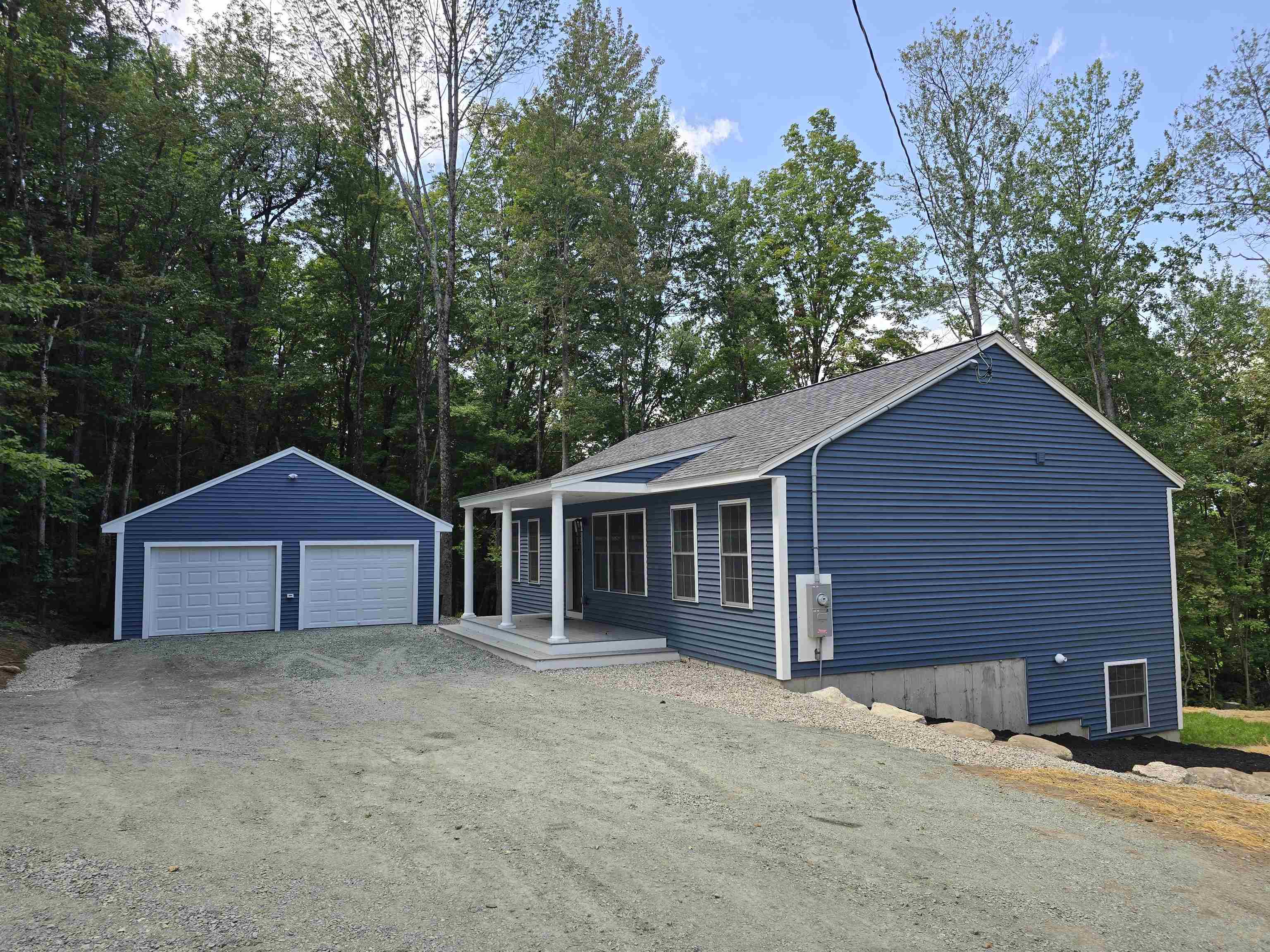 11 Hill St, Newport, NH 03773