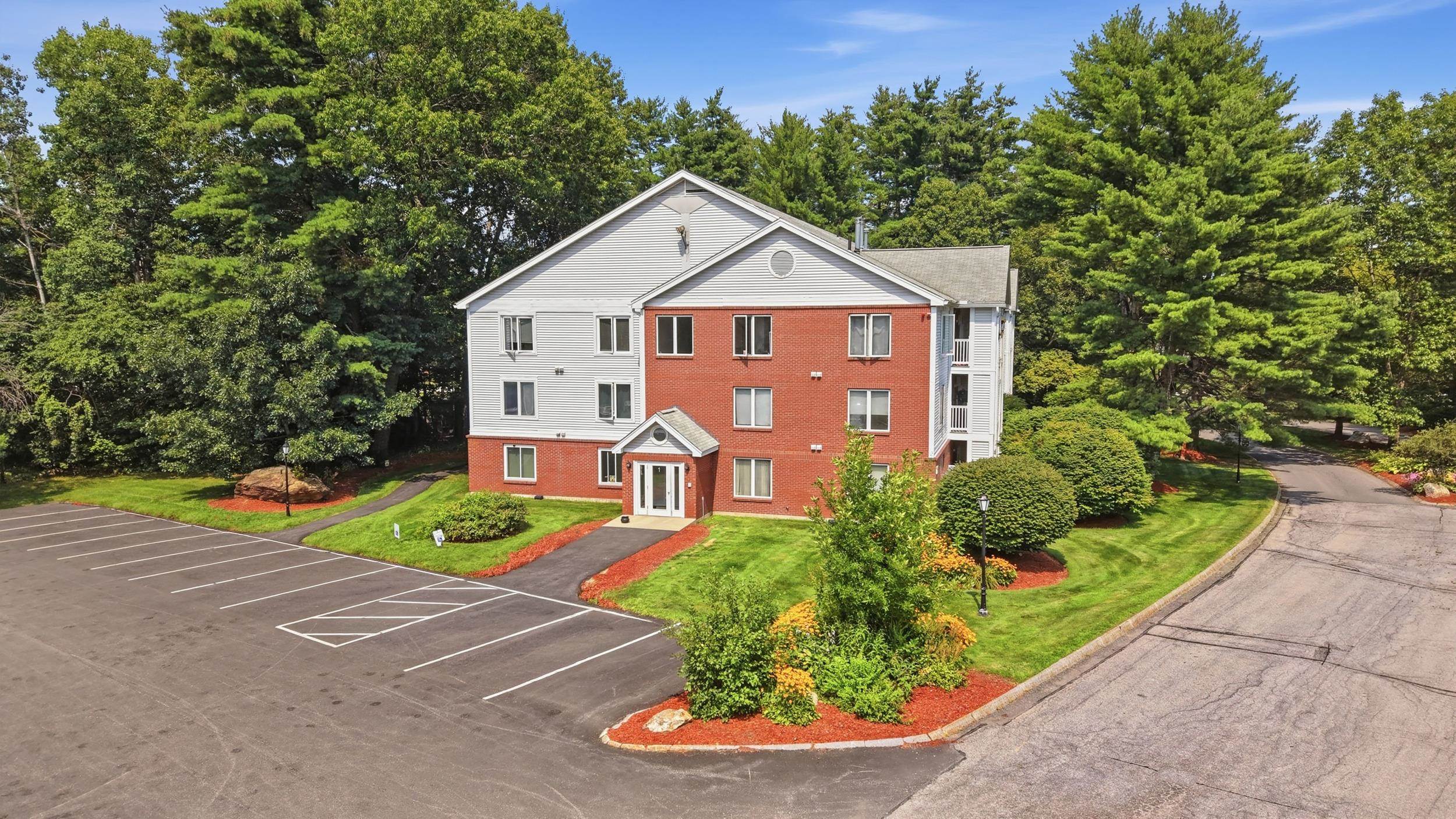 1 Timberwood Dr #206, Goffstown, NH 03045