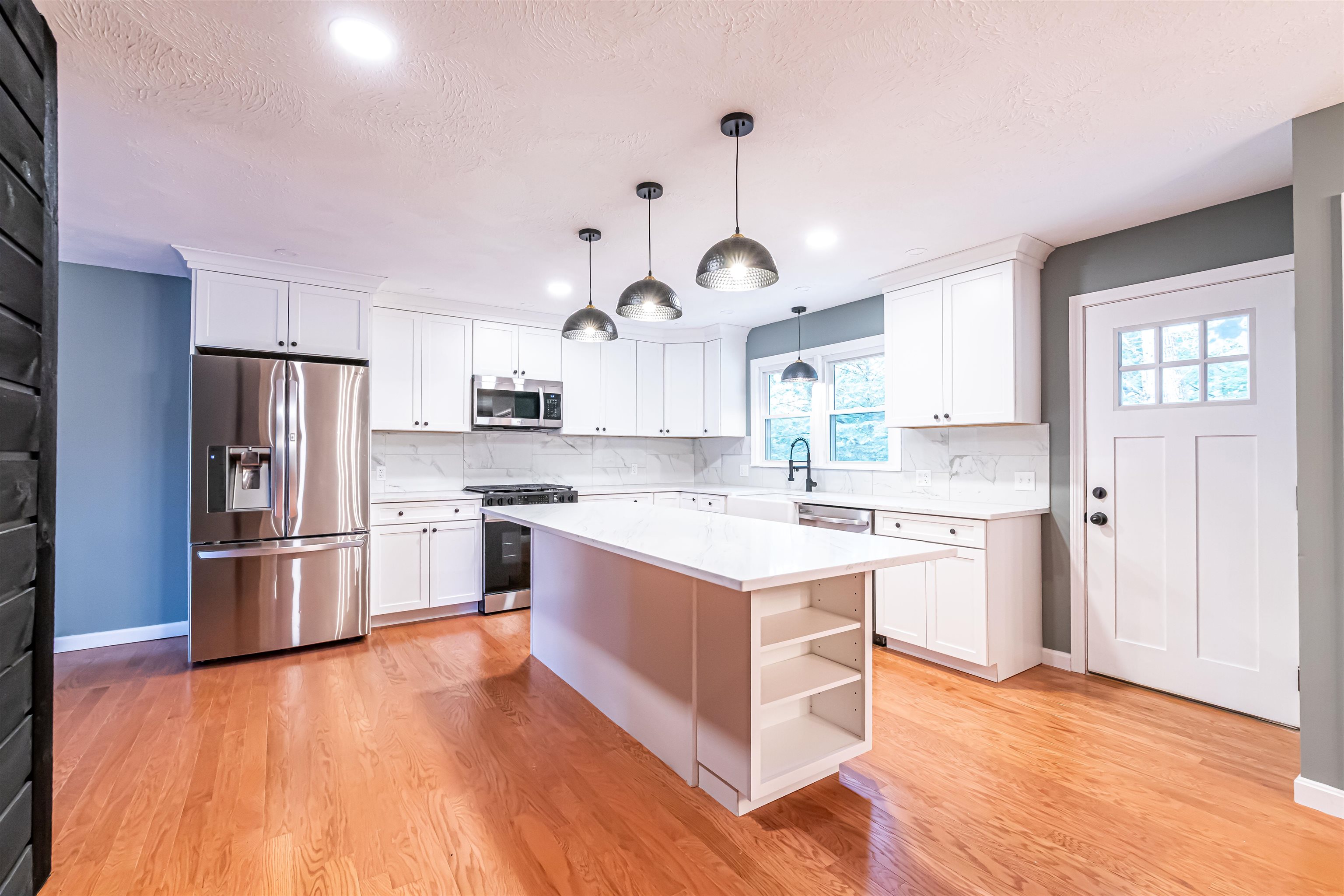 9 Hilltop Dr, Plymouth, NH 03264