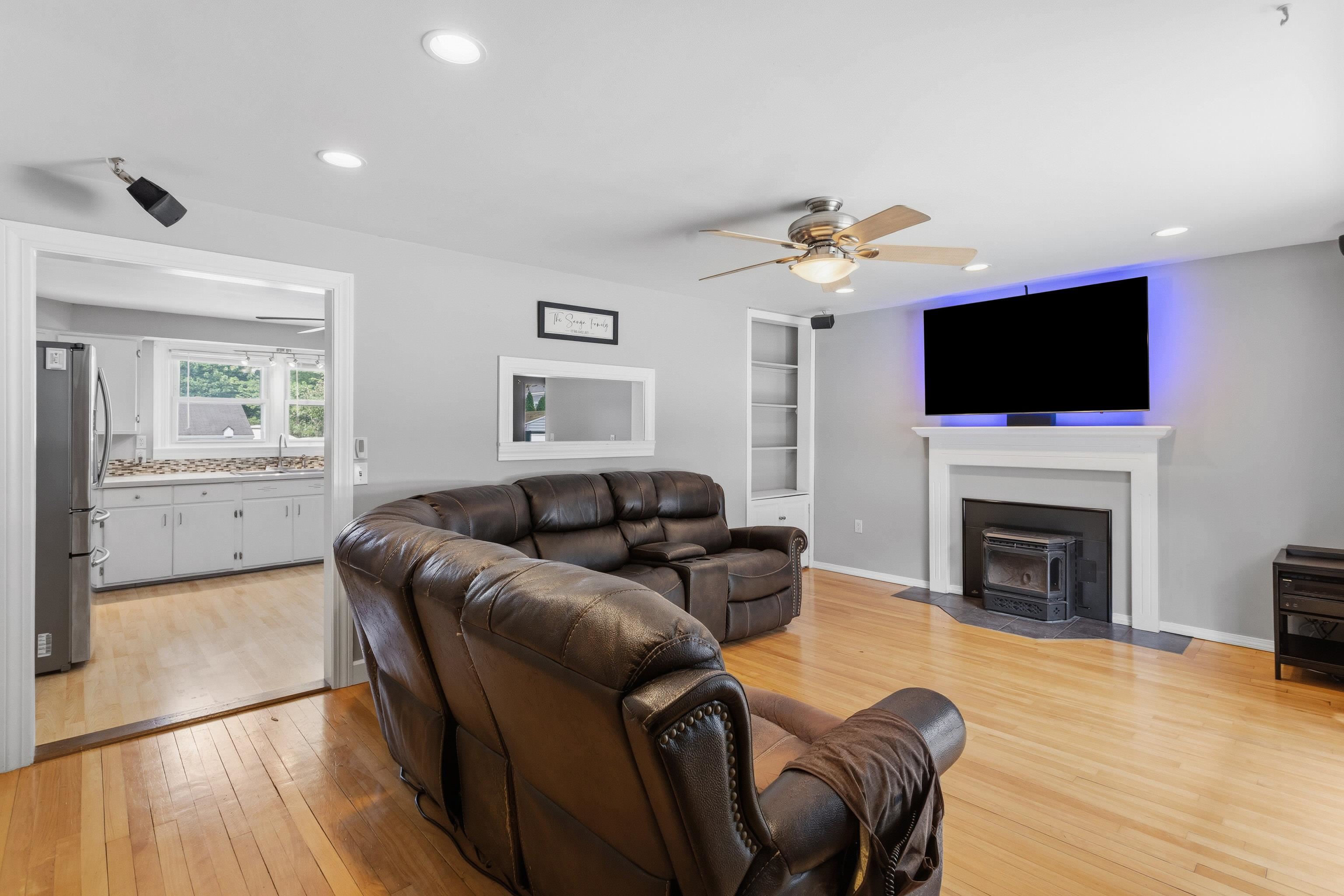 156 Kenberma St, Manchester, NH 03103