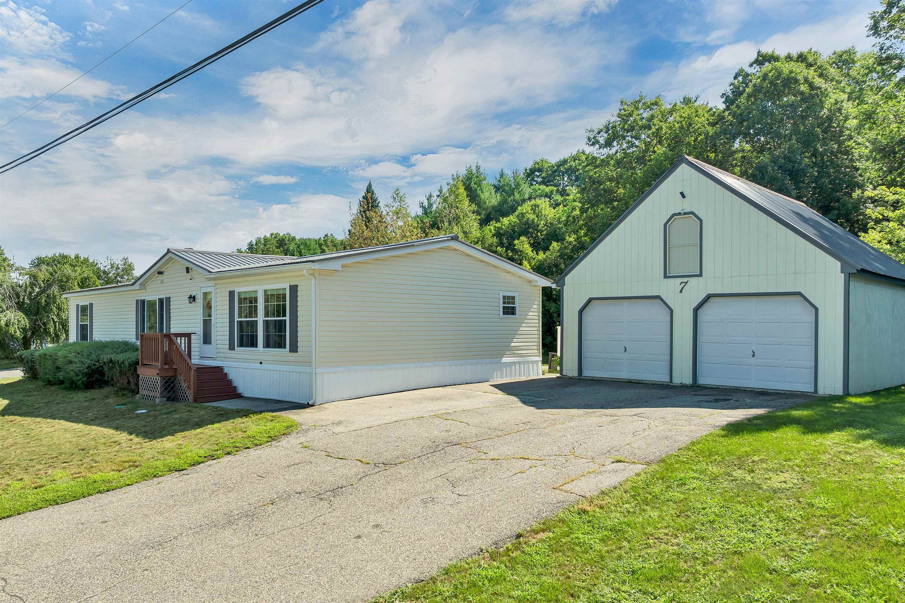 7 Cammett Dr, Raymond, NH 03077
