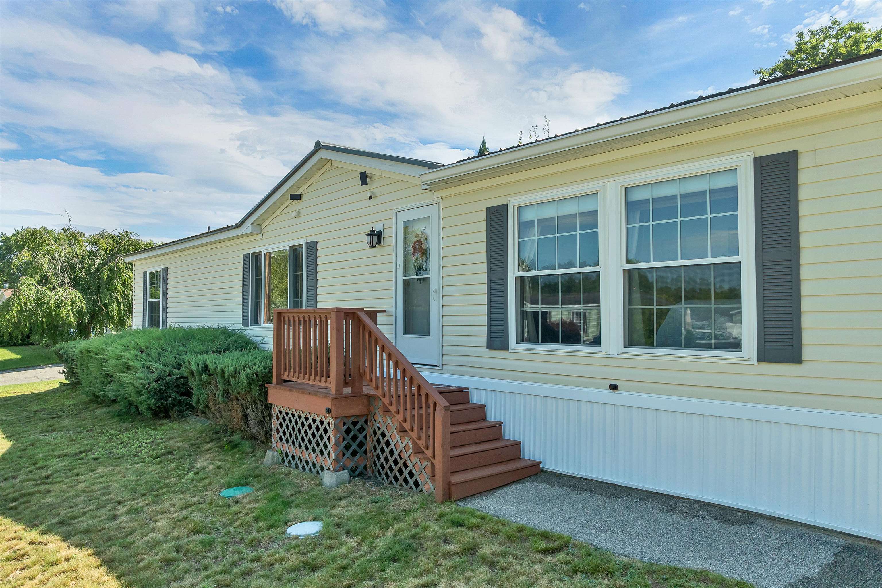 7 Cammett Dr, Raymond, NH 03077