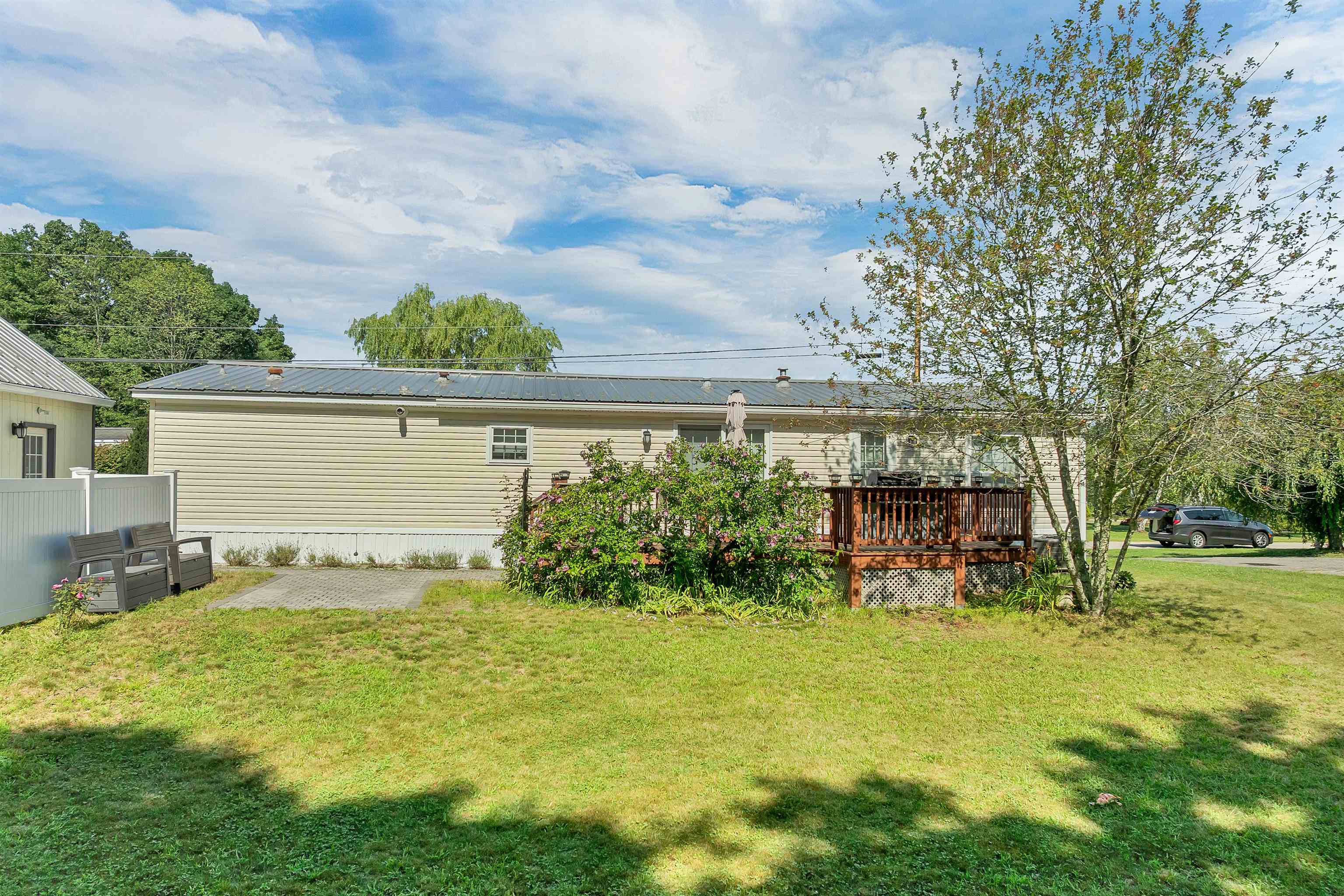 7 Cammett Dr, Raymond, NH 03077