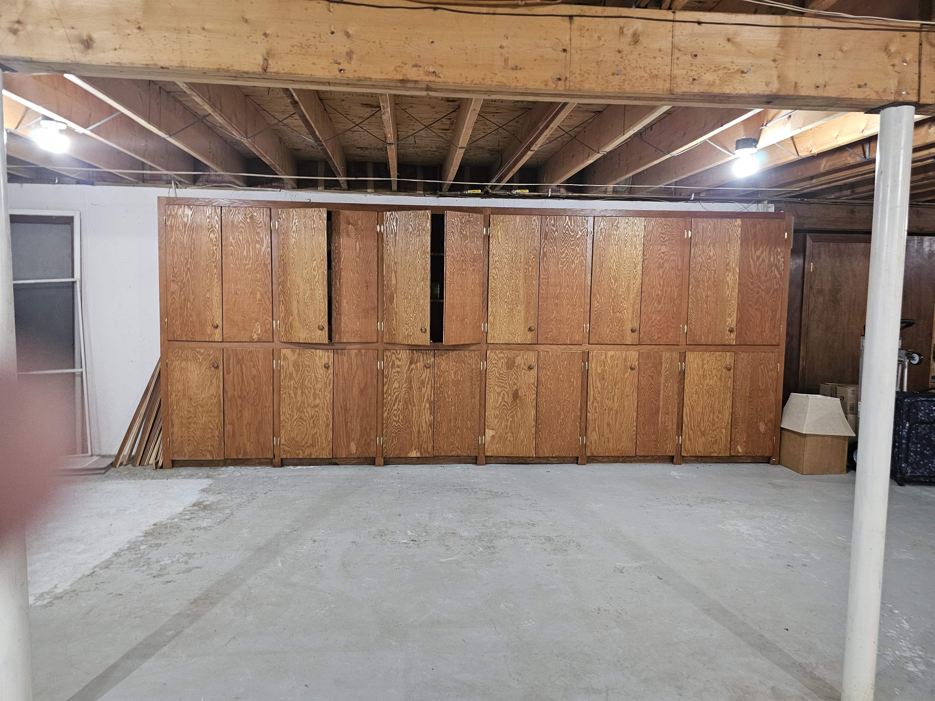 large Storage 25965931