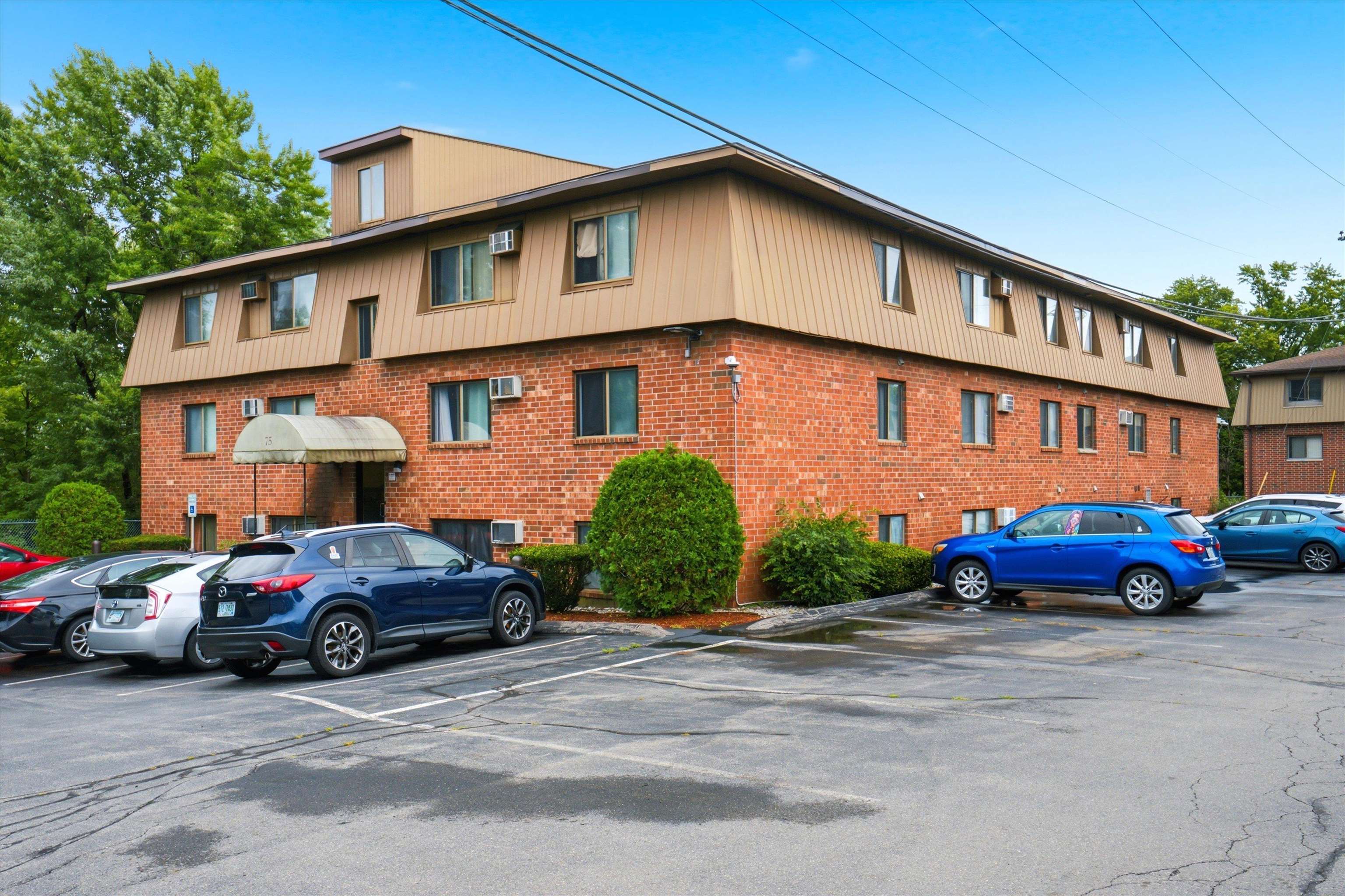 75 Log St #1A, Manchester, NH 03102