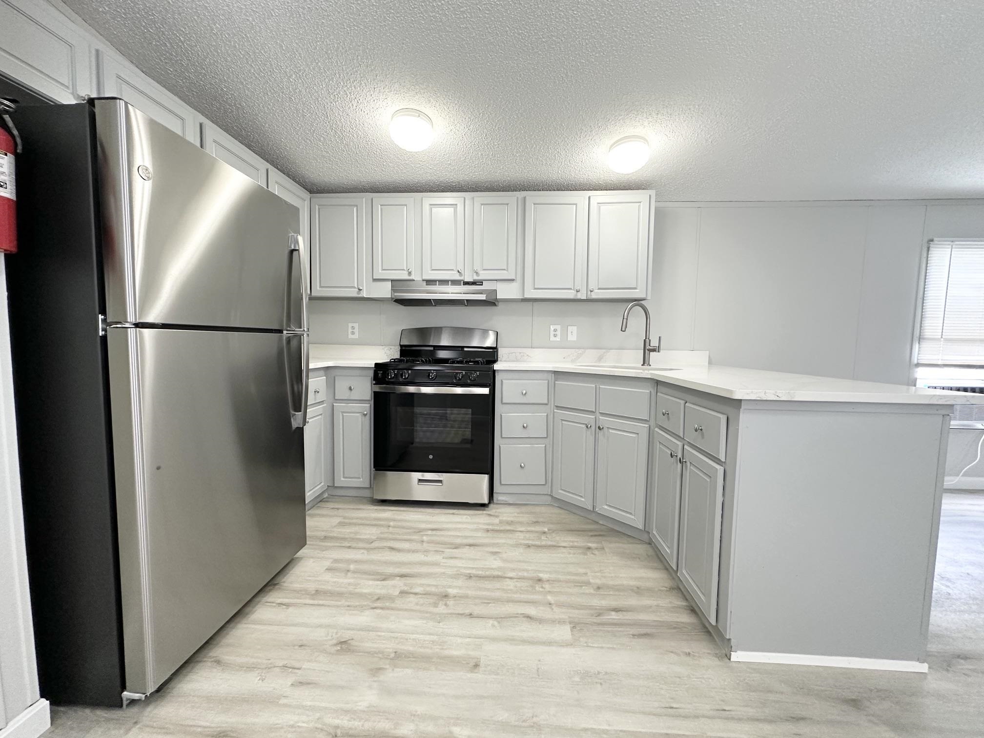 16 Bradford Dr, Litchfield, NH 03052