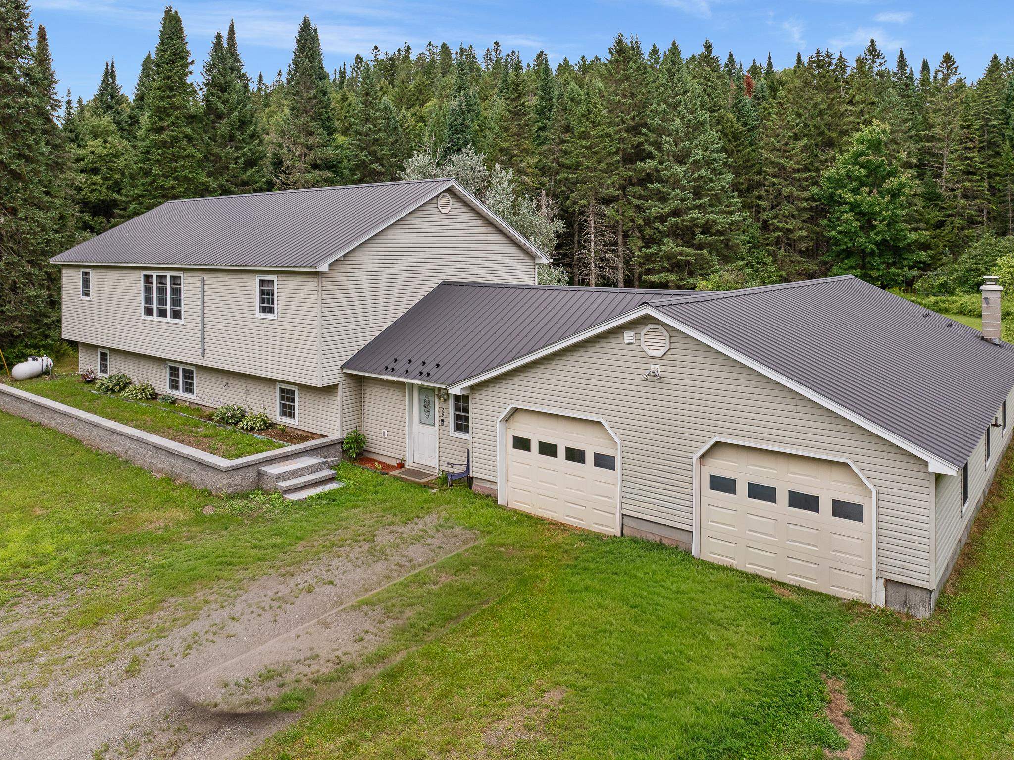 29 Pine Tree Cir, Pittsburg, NH 03592