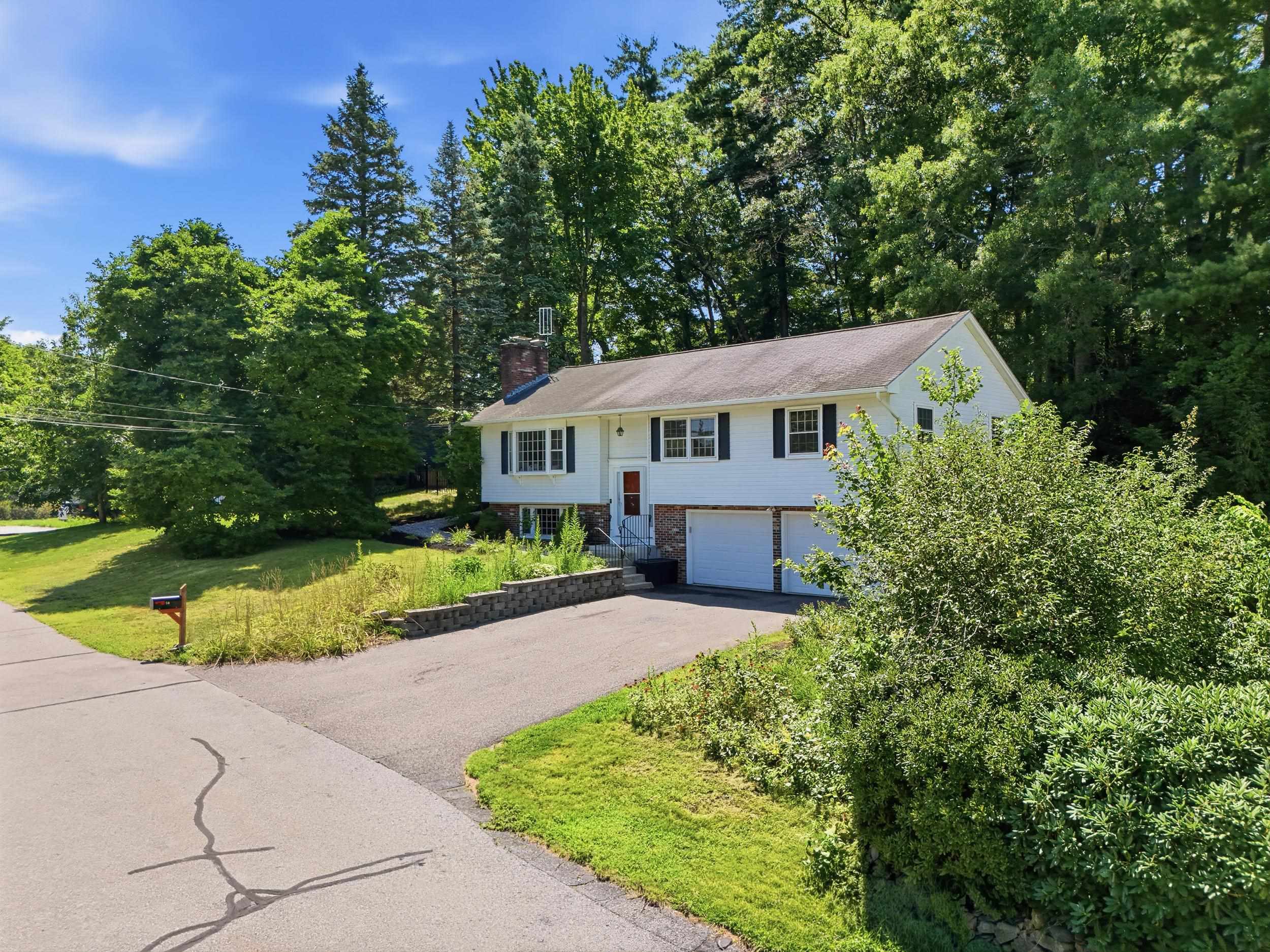 50 Catalina Ln, Nashua, NH 03064