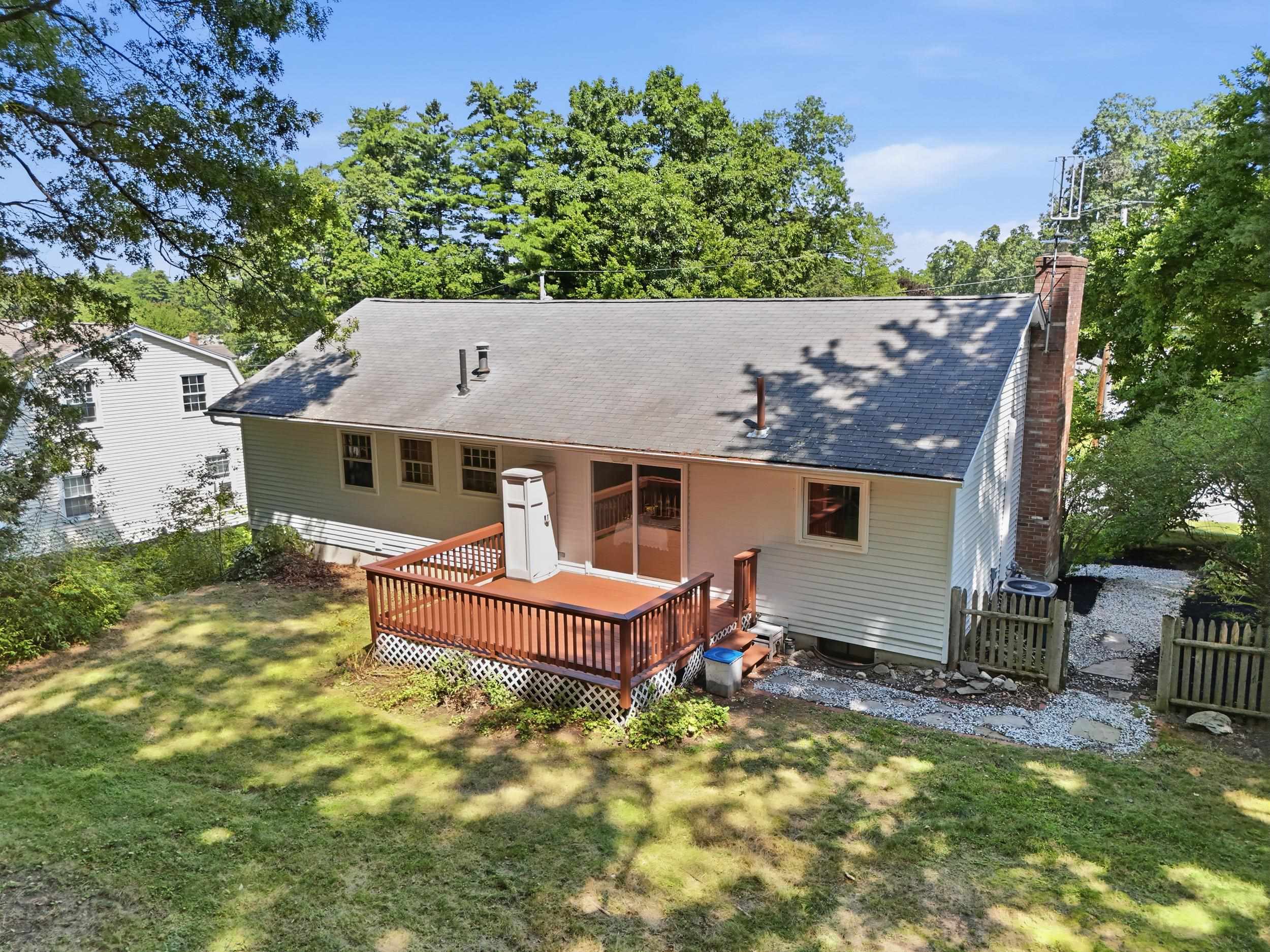 50 Catalina Ln, Nashua, NH 03064