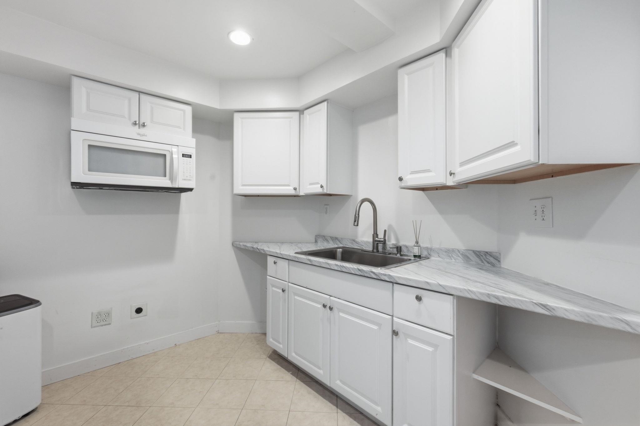 15 Merrill Rd, Merrimack, NH 03054