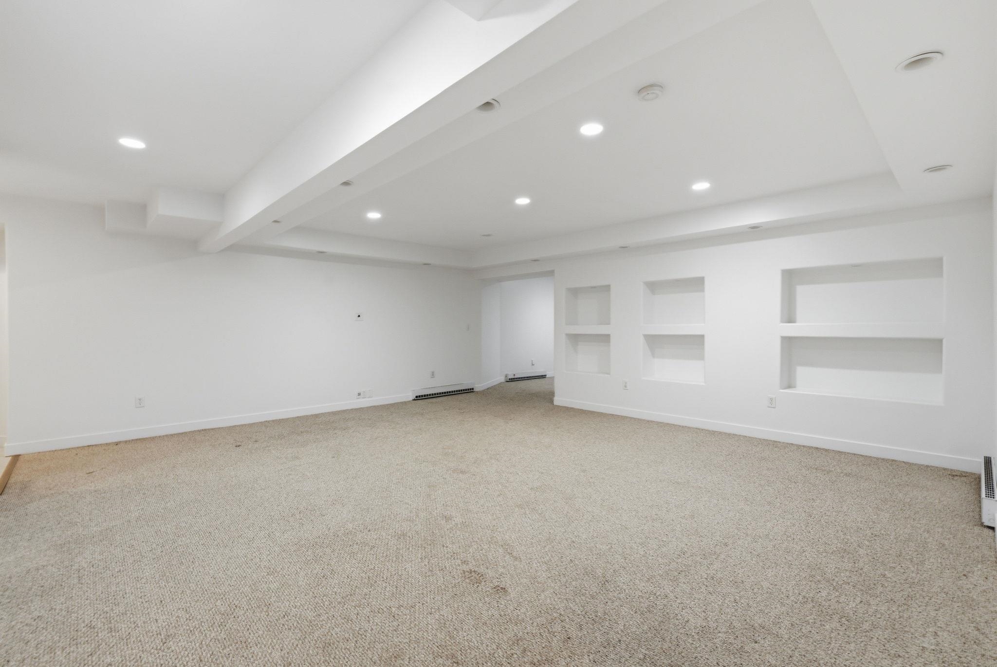 15 Merrill Rd, Merrimack, NH 03054
