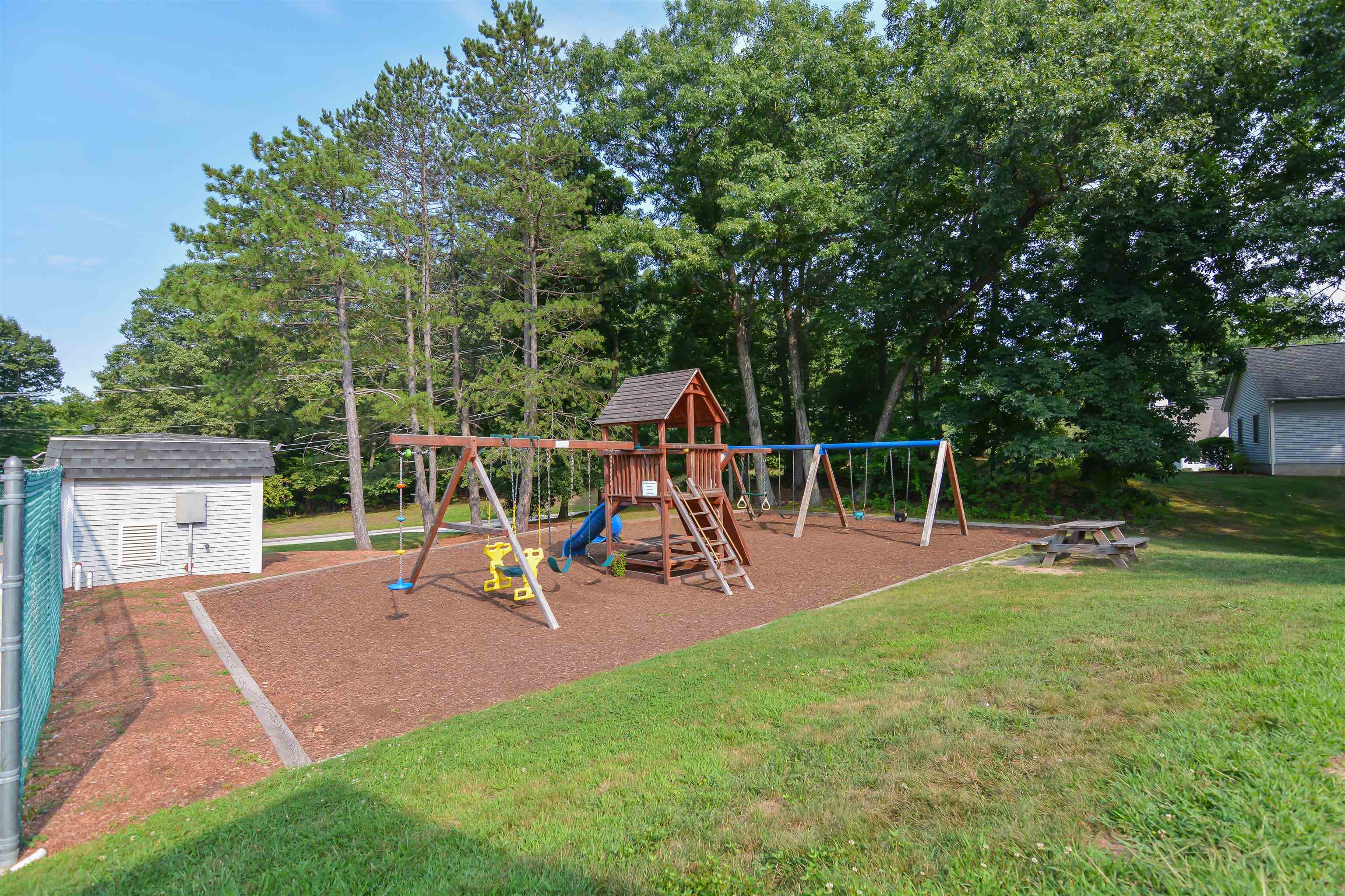 26 Hawkstead Hl, Nashua, NH 03063