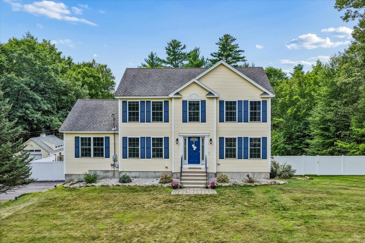 Photo 1 of Single family home for sale at 110 Middle Rd, Deerfield, NH 03037 | MLS# 5104501 | Listing updated on 2026-09-16