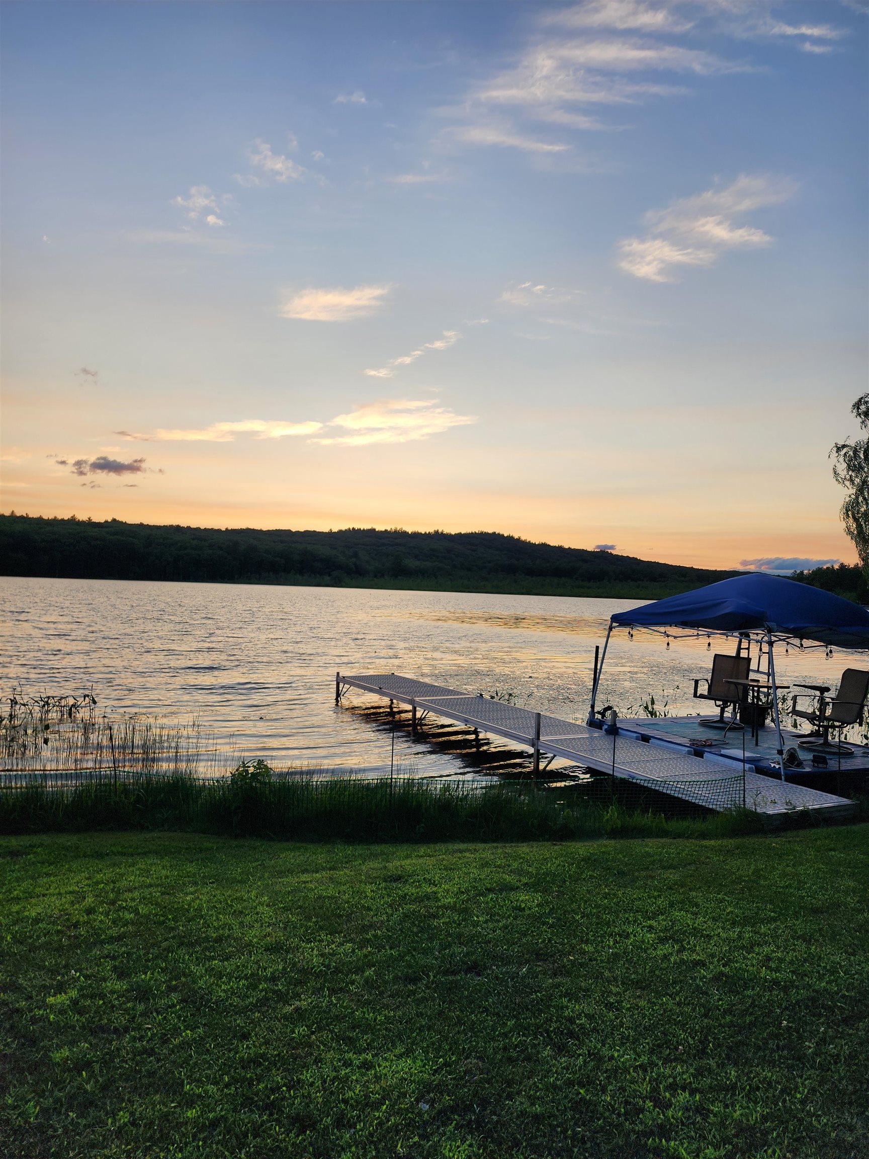 6 Holiday Shore Dr, Dunbarton, NH 03046
