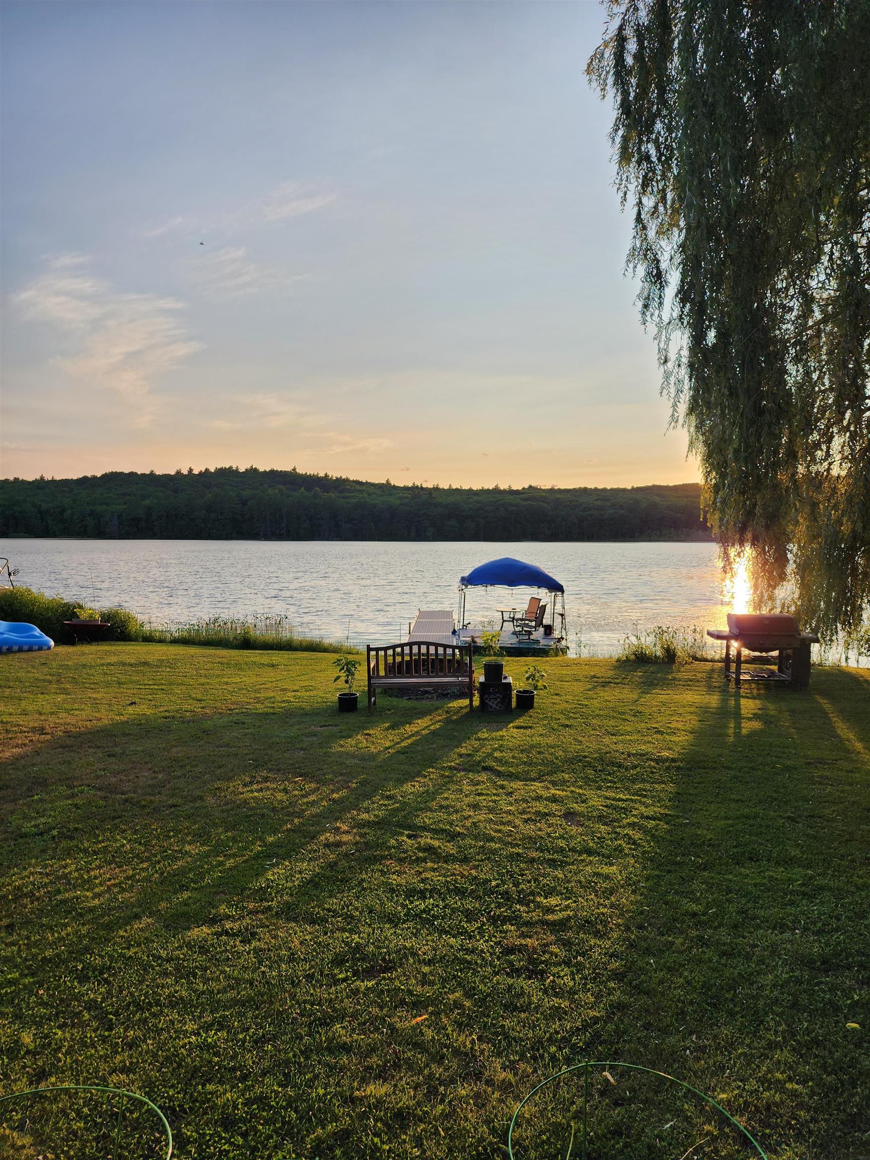 6 Holiday Shore Dr, Dunbarton, NH 03046