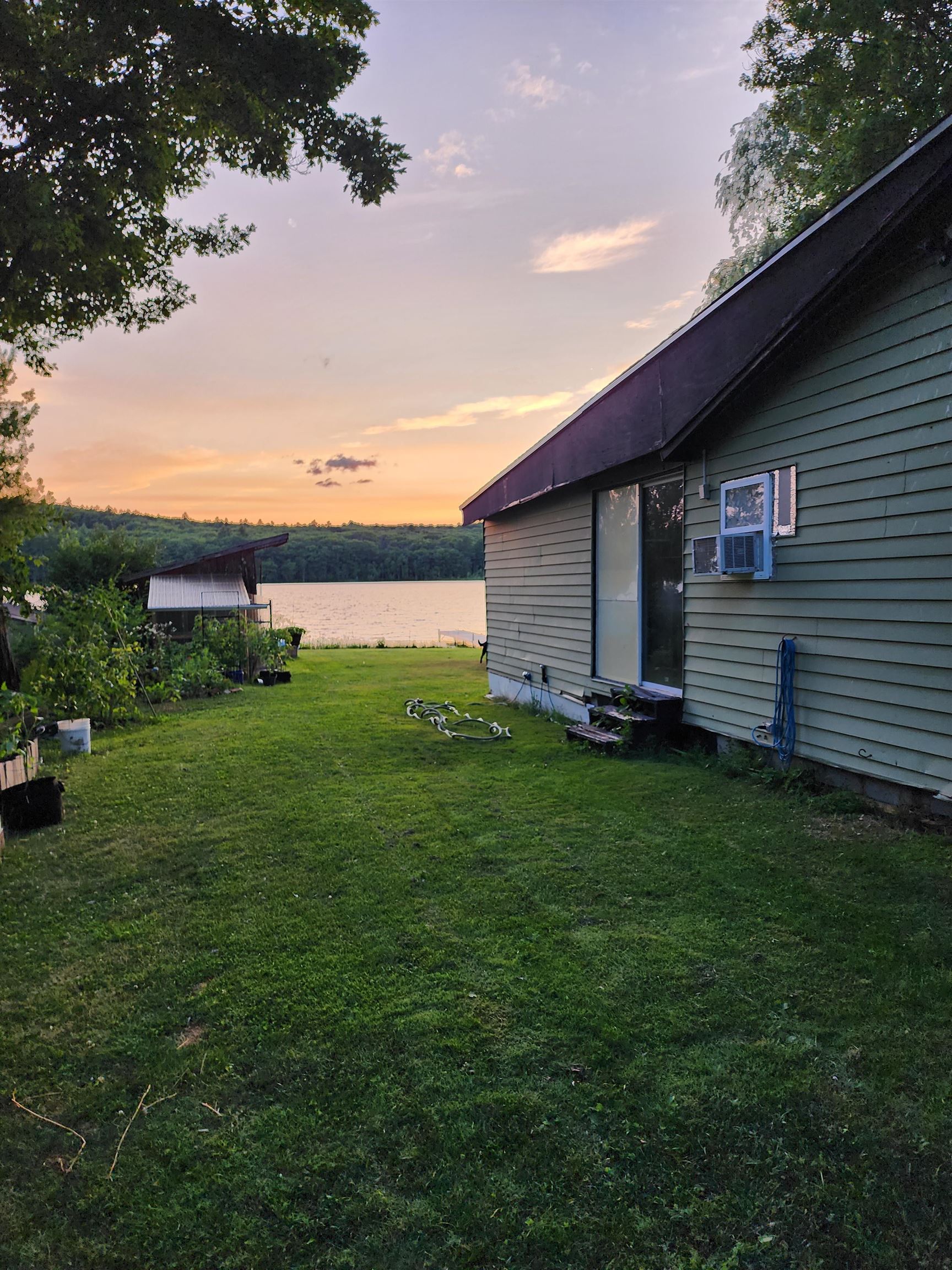 6 Holiday Shore Dr, Dunbarton, NH 03046