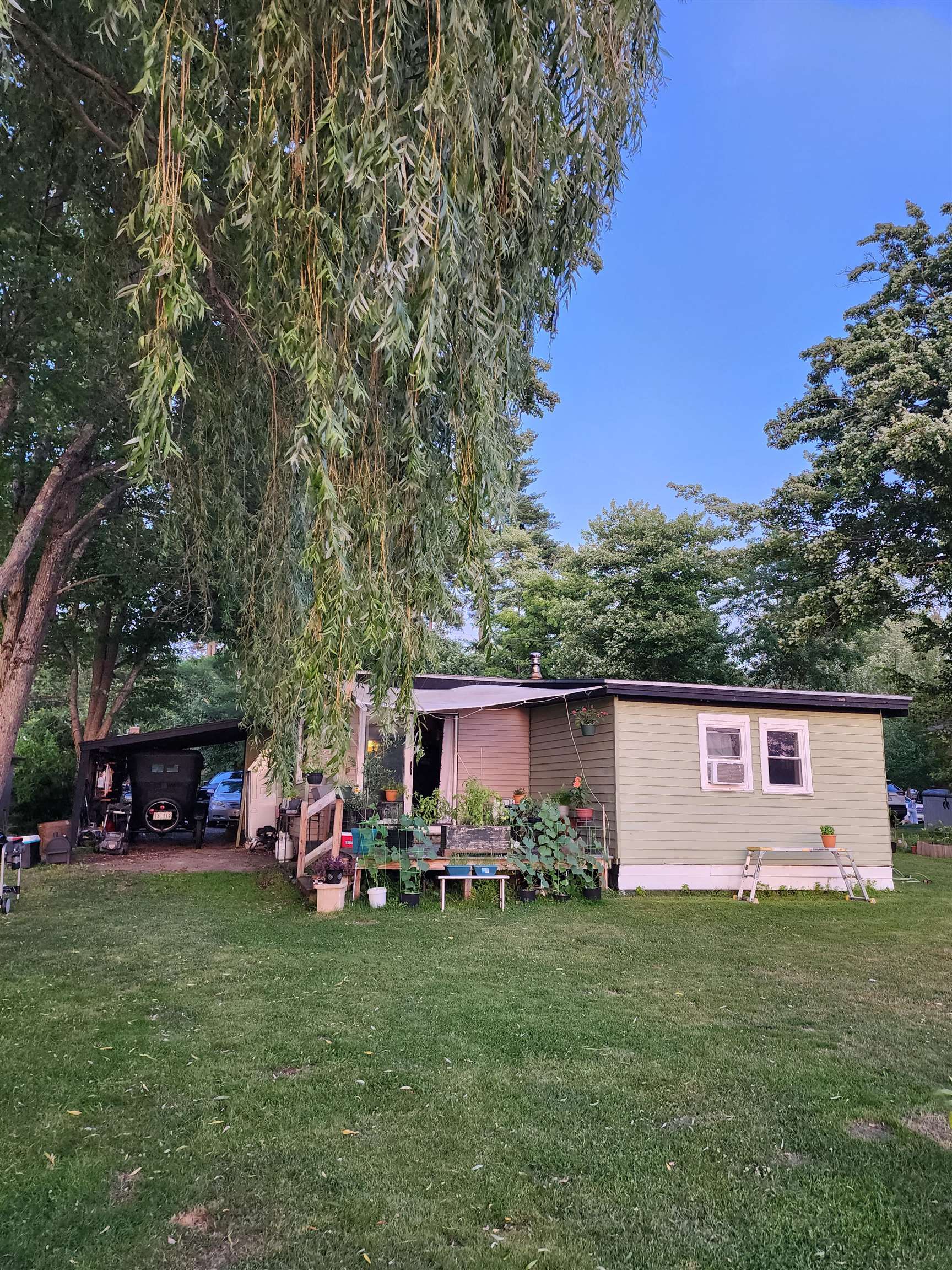 6 Holiday Shore Dr, Dunbarton, NH 03046
