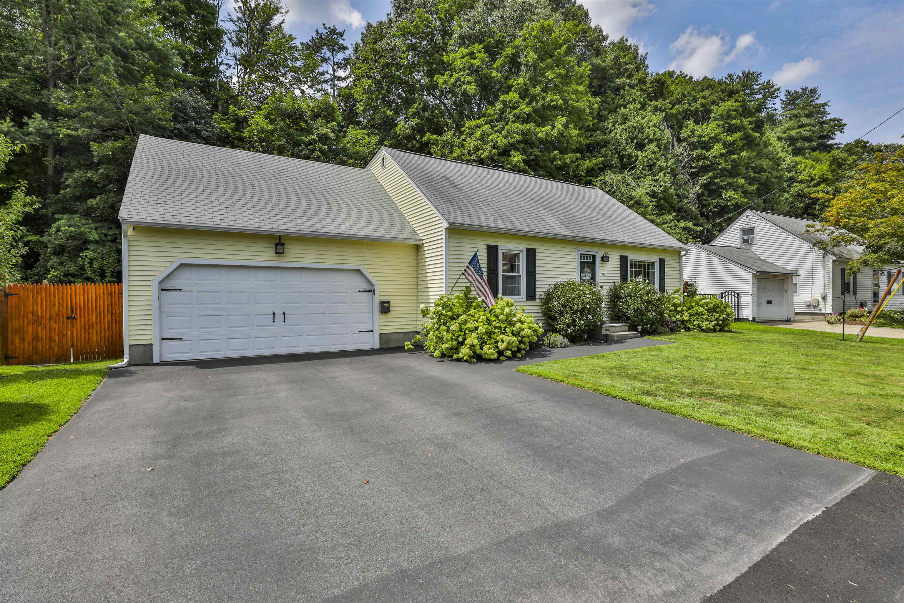 70 Avon Dr, Nashua, NH 03064