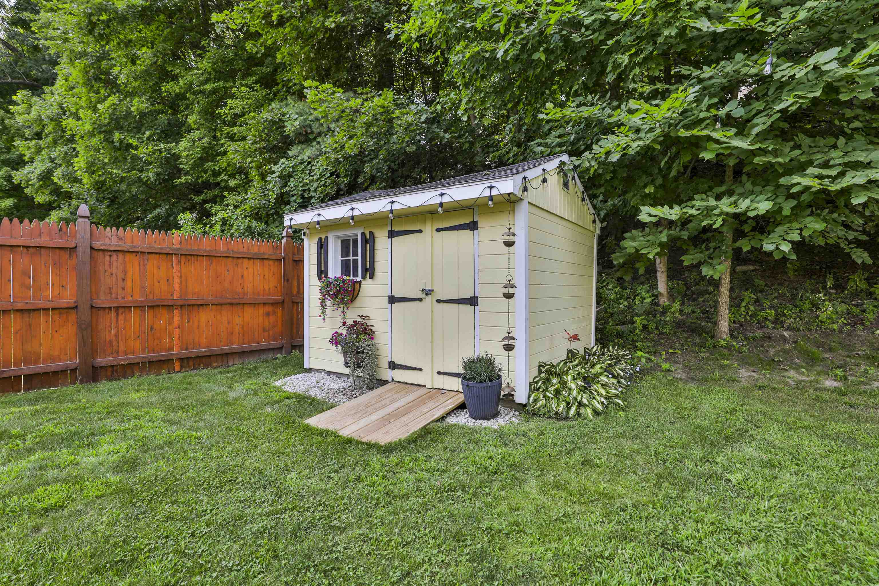 70 Avon Dr, Nashua, NH 03064