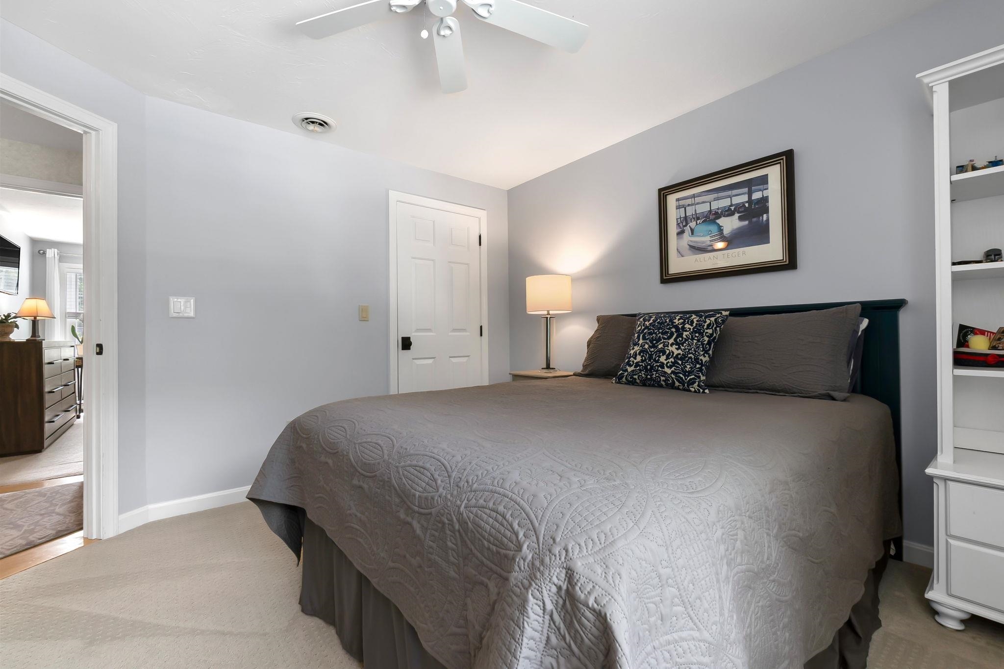 19 Buttonwood Dr, Derry, NH 03038