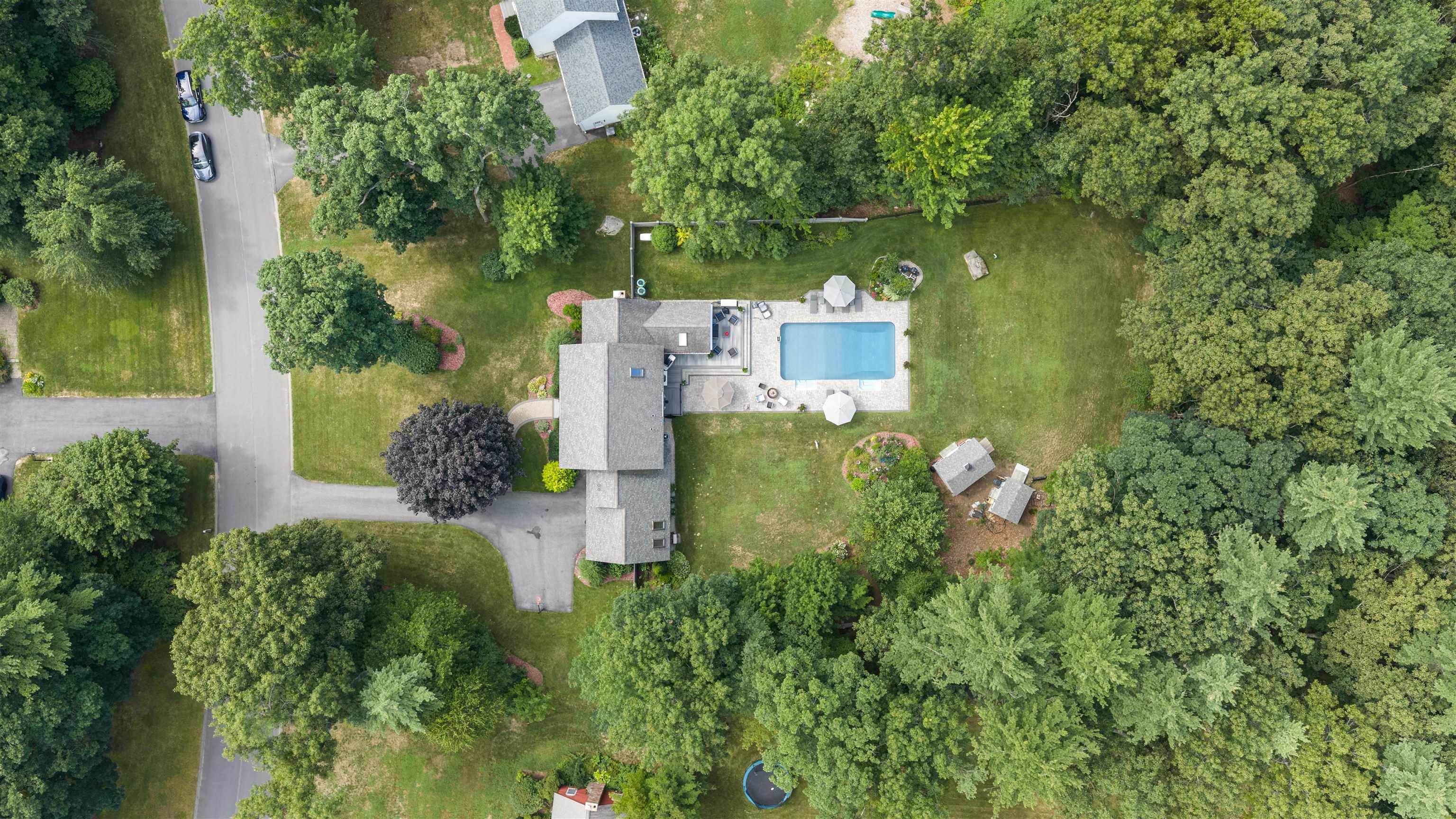 19 Buttonwood Dr, Derry, NH 03038