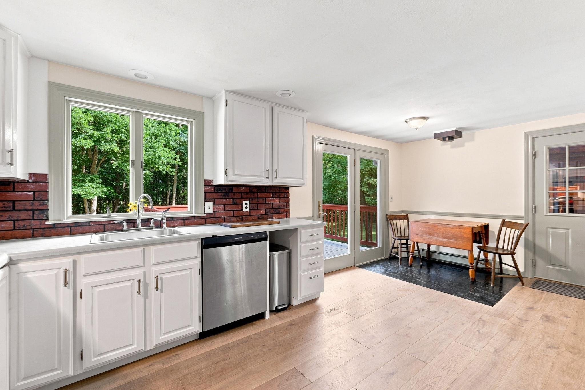 157 Camp Lee Rd, Epping, NH 03044