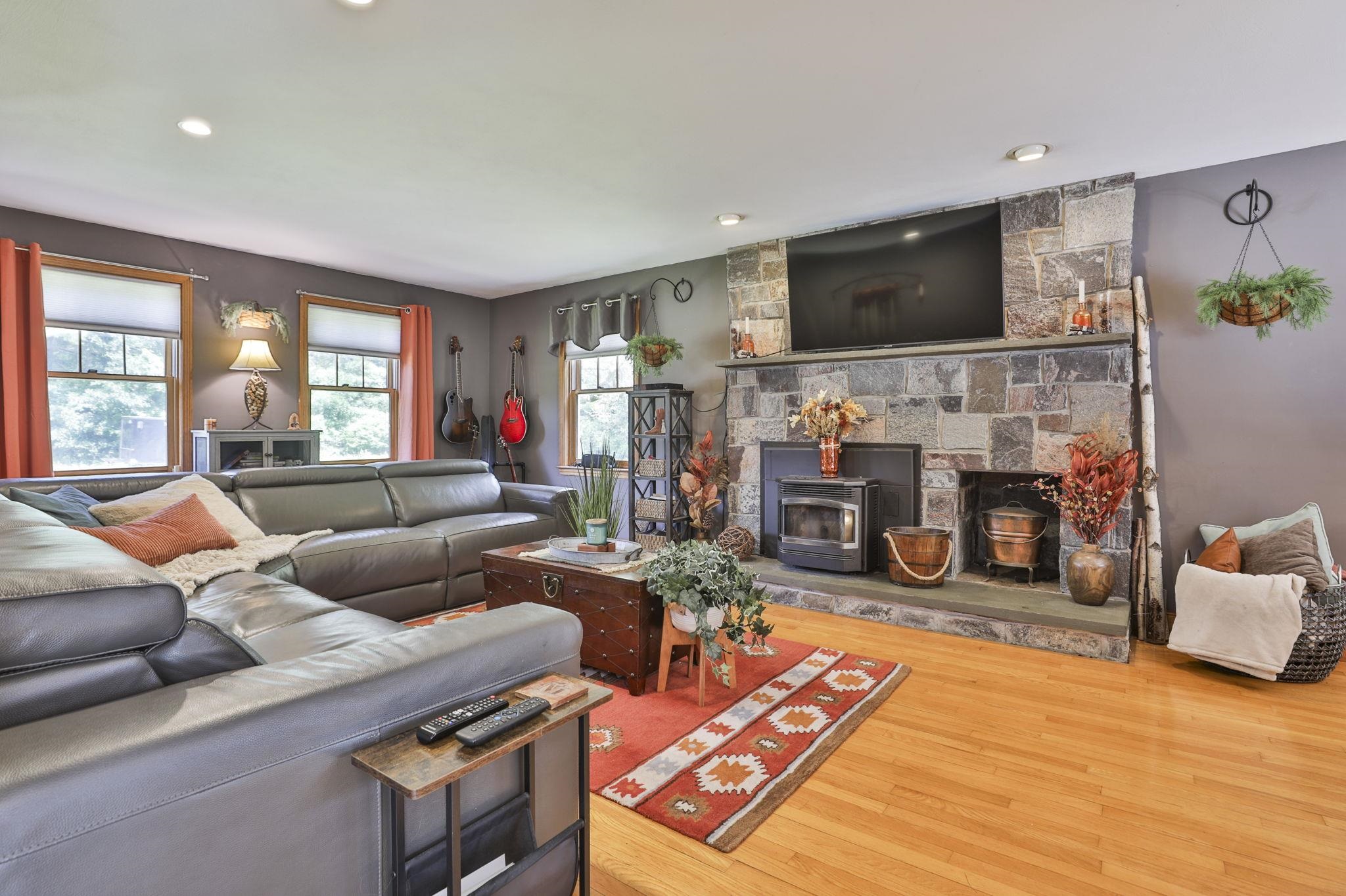 54B Oak Hill Rd, Brookline, NH 03033