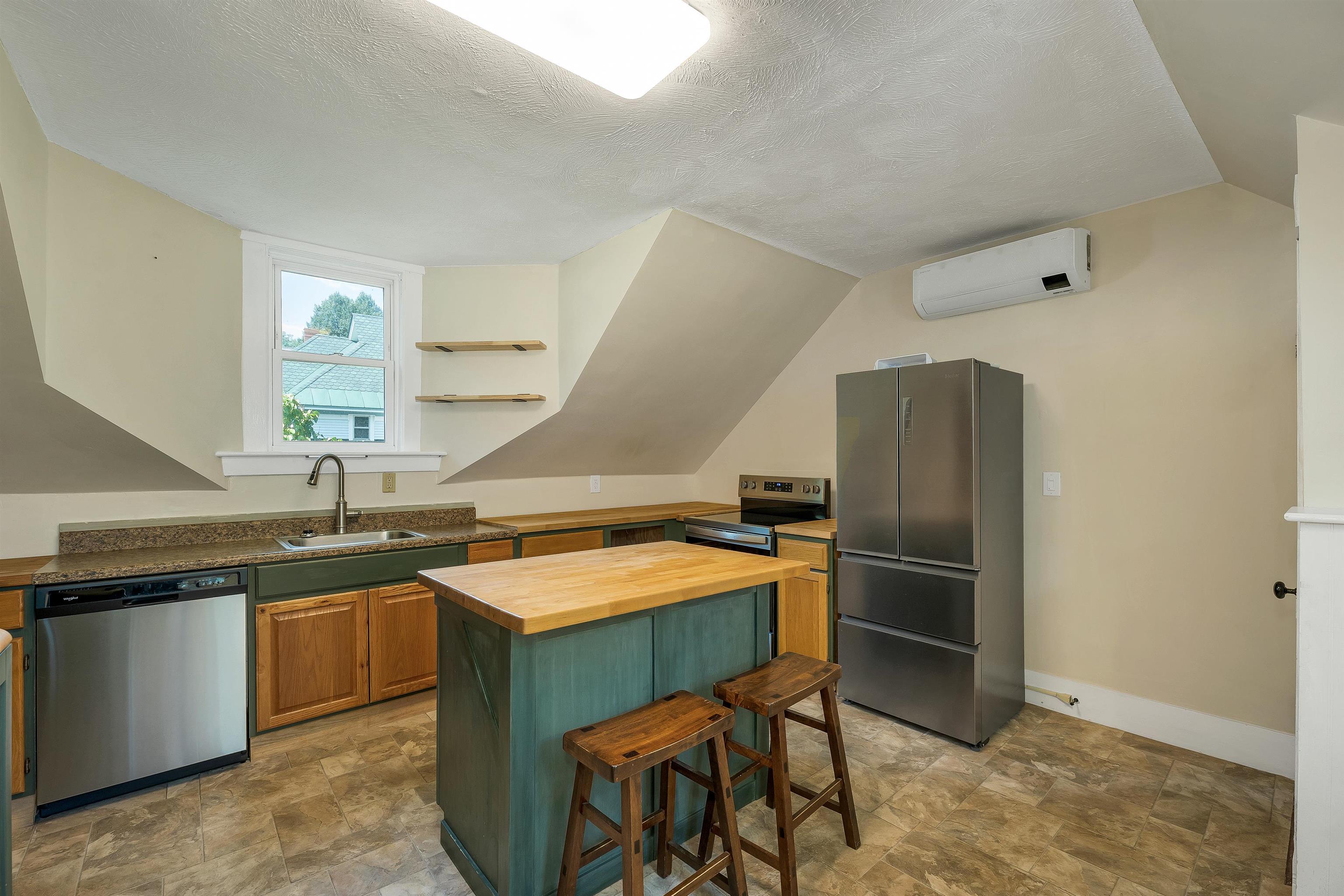 47 Highland St, Ashland, NH 03217