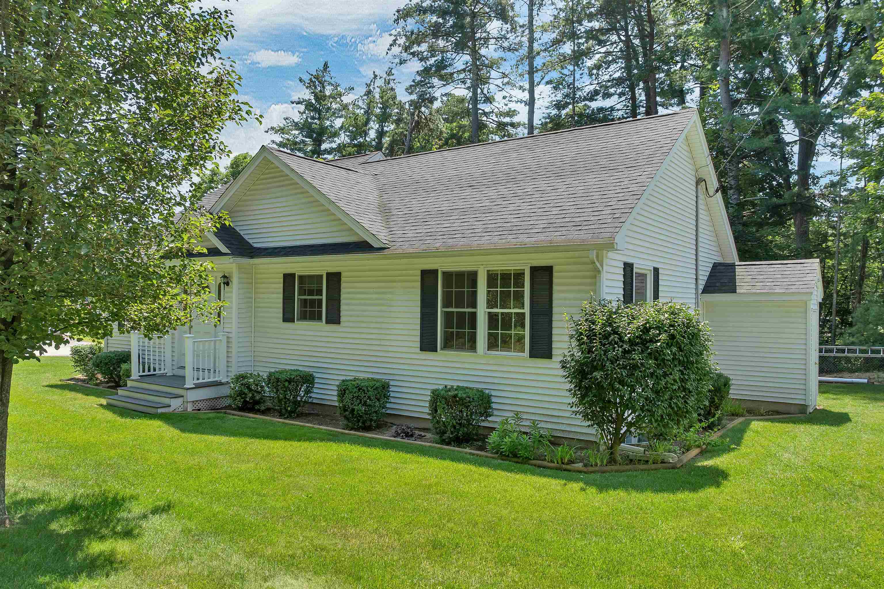 11 Burnham Rd, Hudson, NH 03051