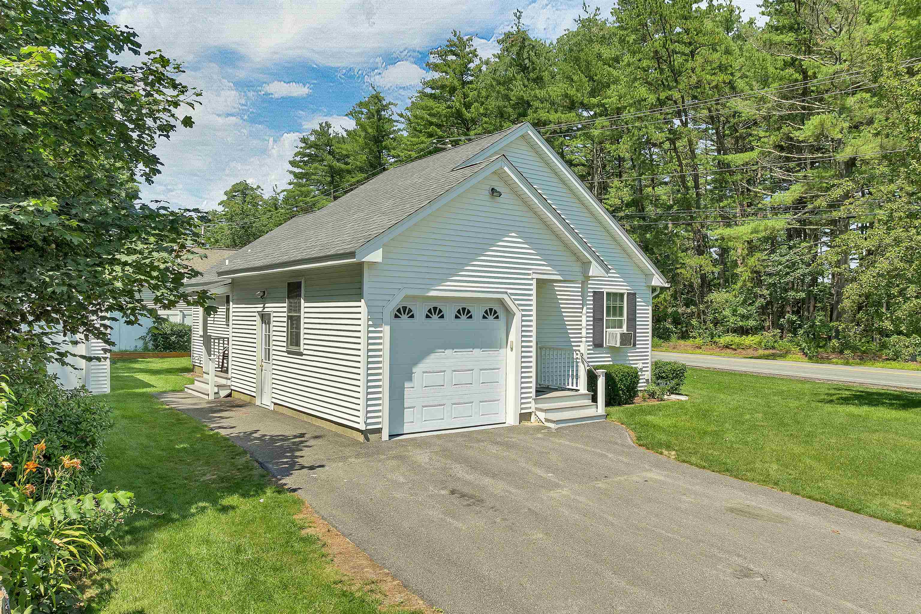11 Burnham Rd, Hudson, NH 03051