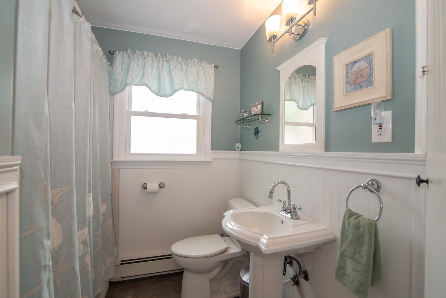 94 Blackstone St, Manchester, NH 03103
