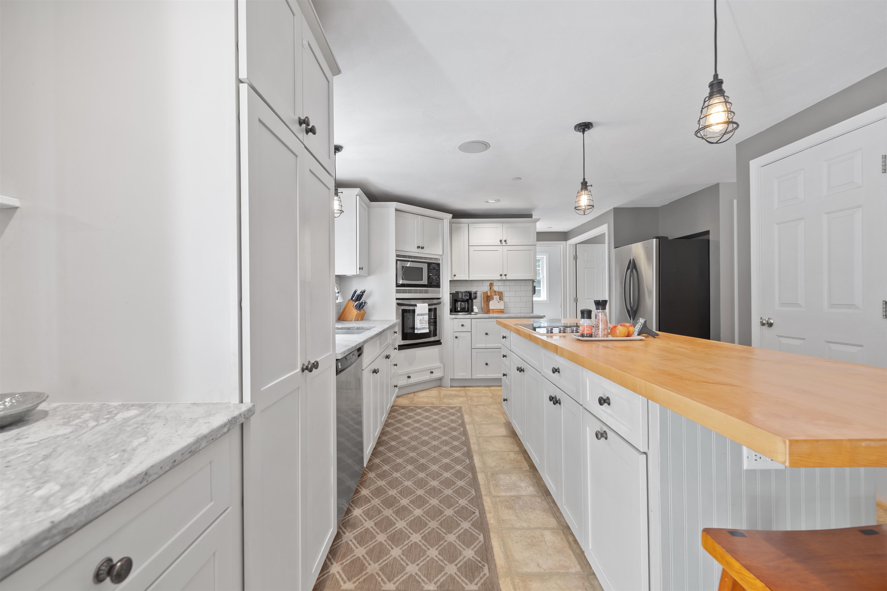 15 Hills Rd, Hooksett, NH 03106