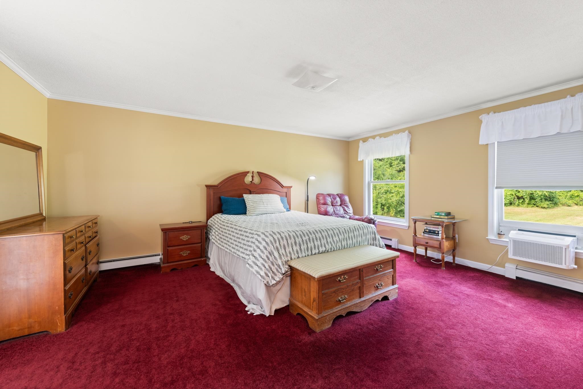 1st Floor primary bedroom