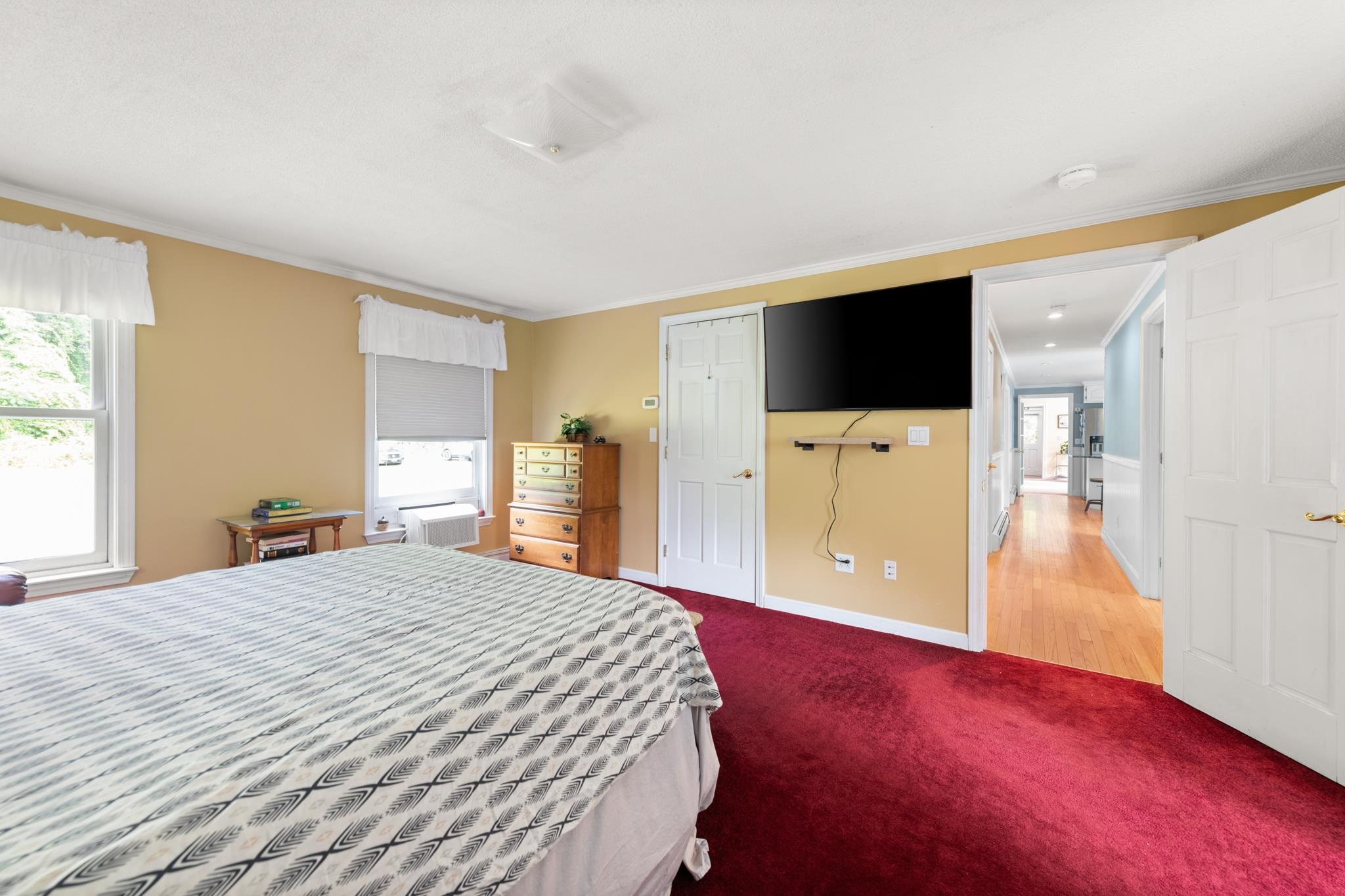 1st Floor primary bedroom