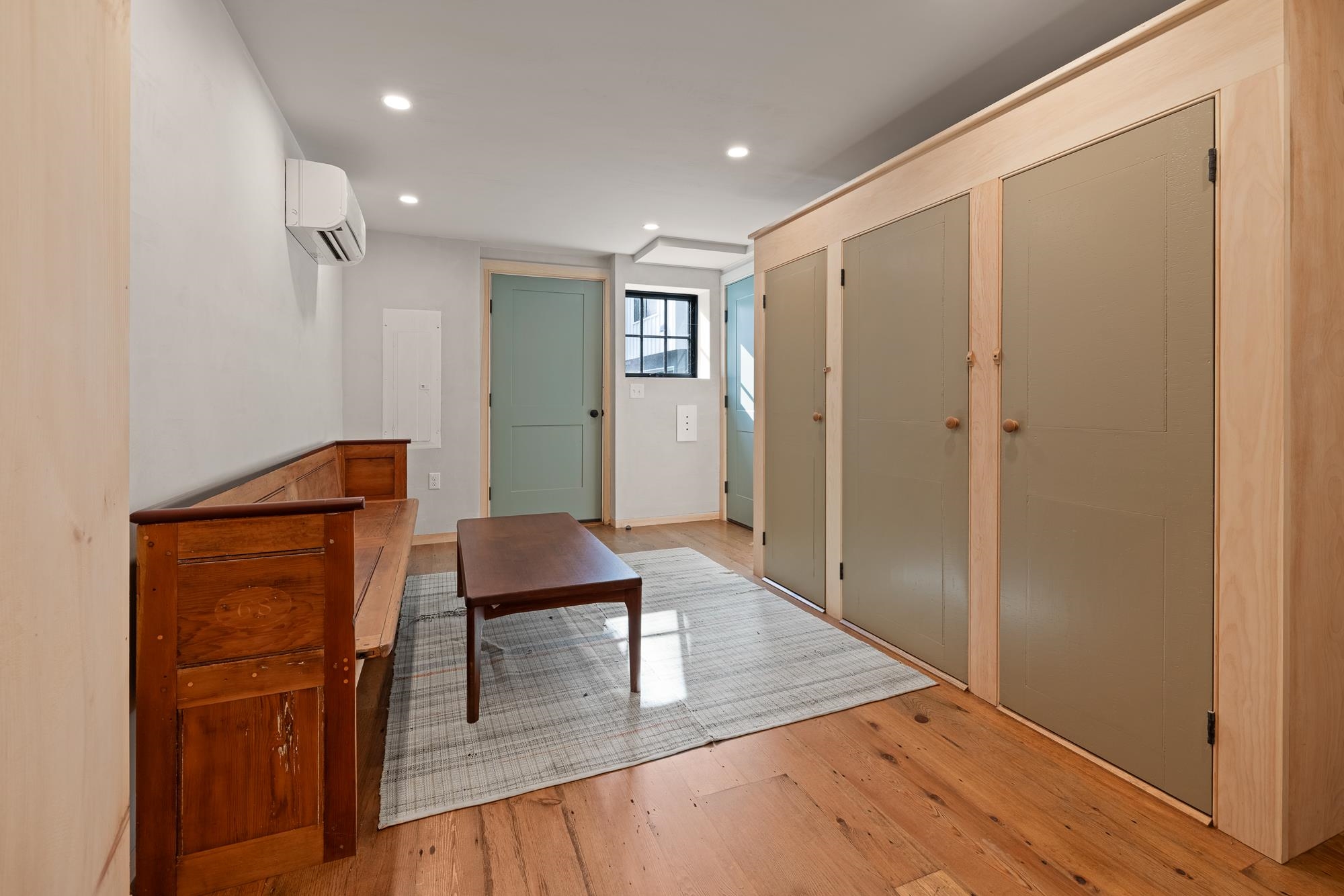 Basement Foyer view of  exterior door 25975731