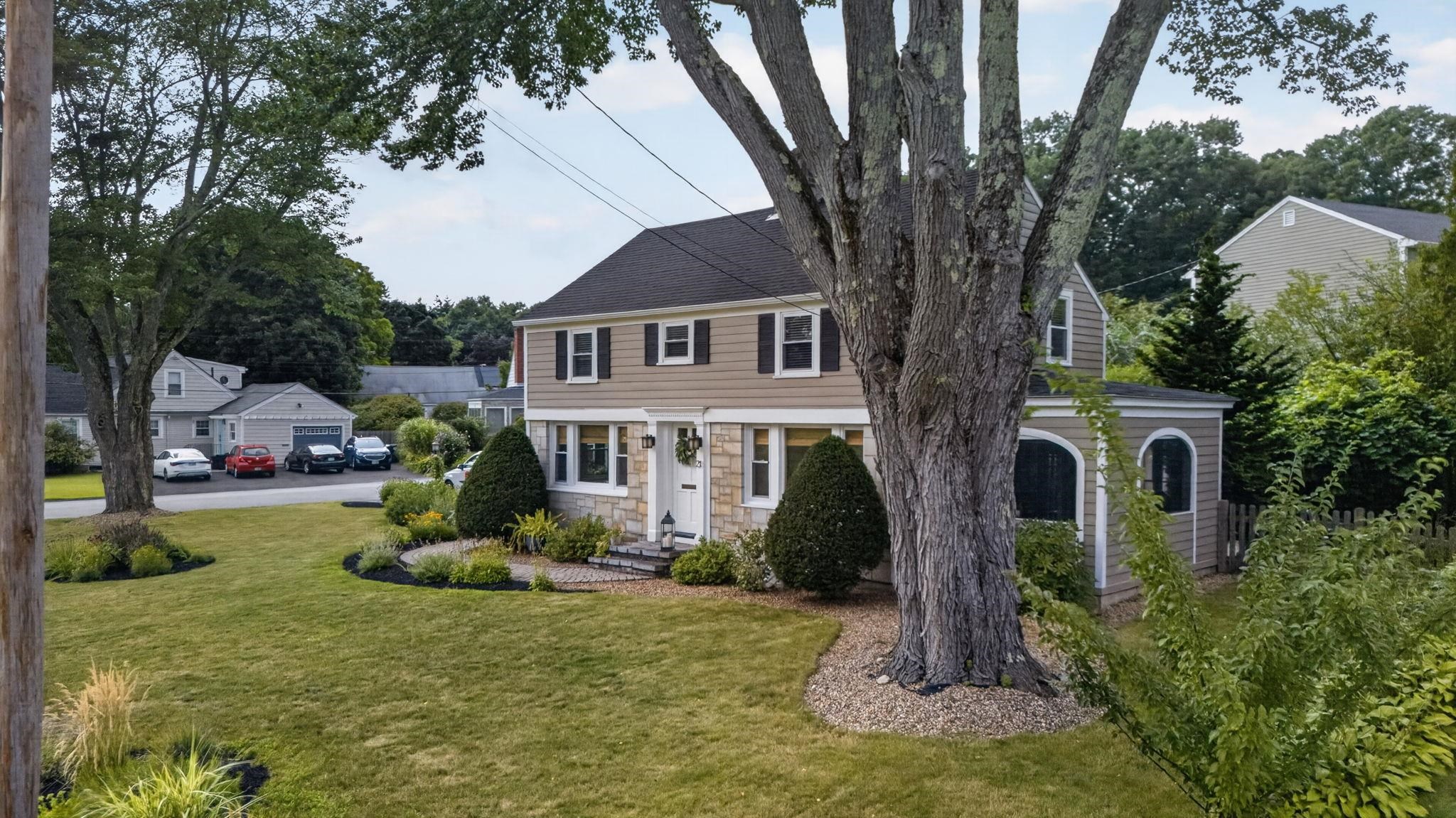 21 Ashland St, Nashua, NH 03064