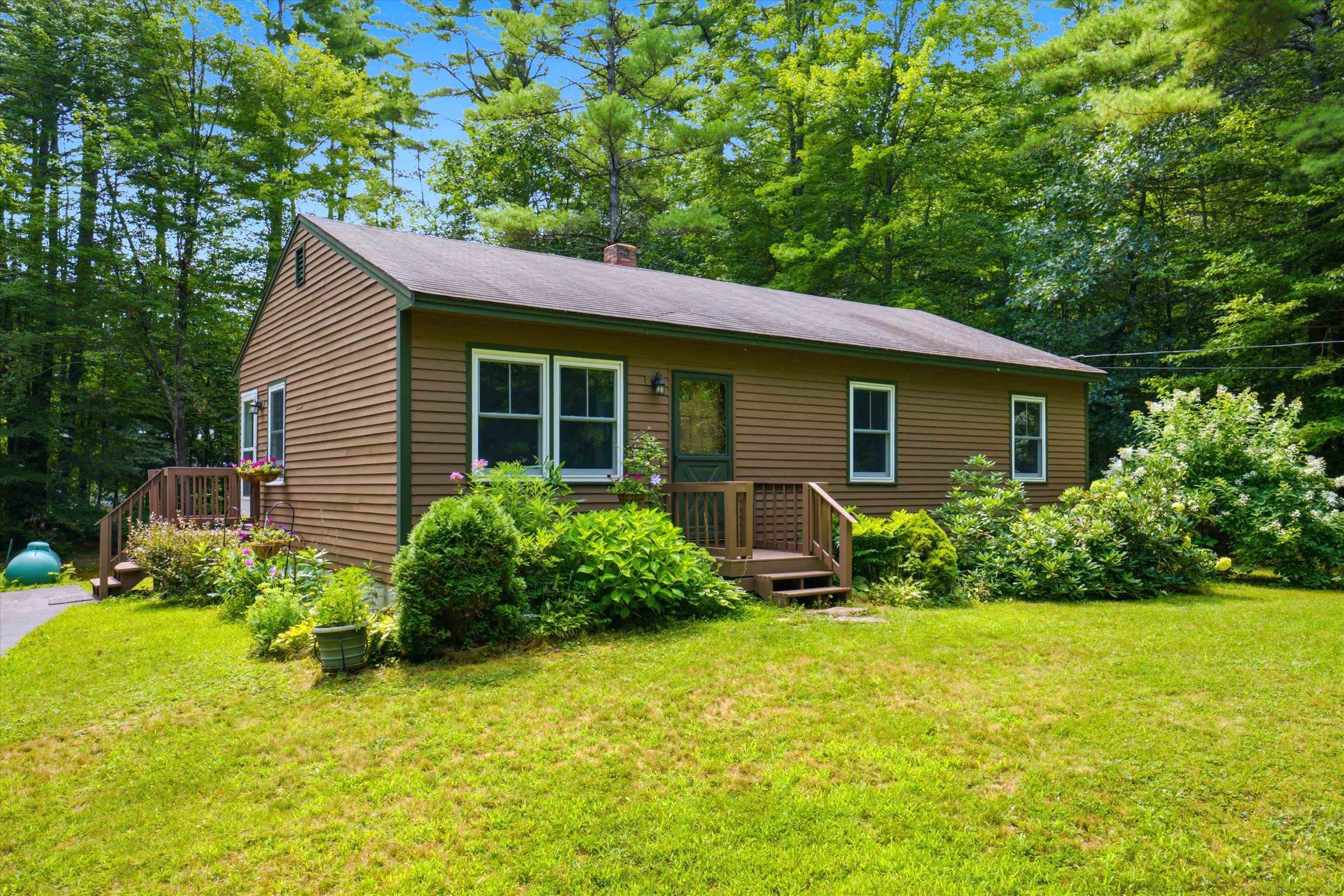 18 Goshen Dr, Loudon, NH 03307