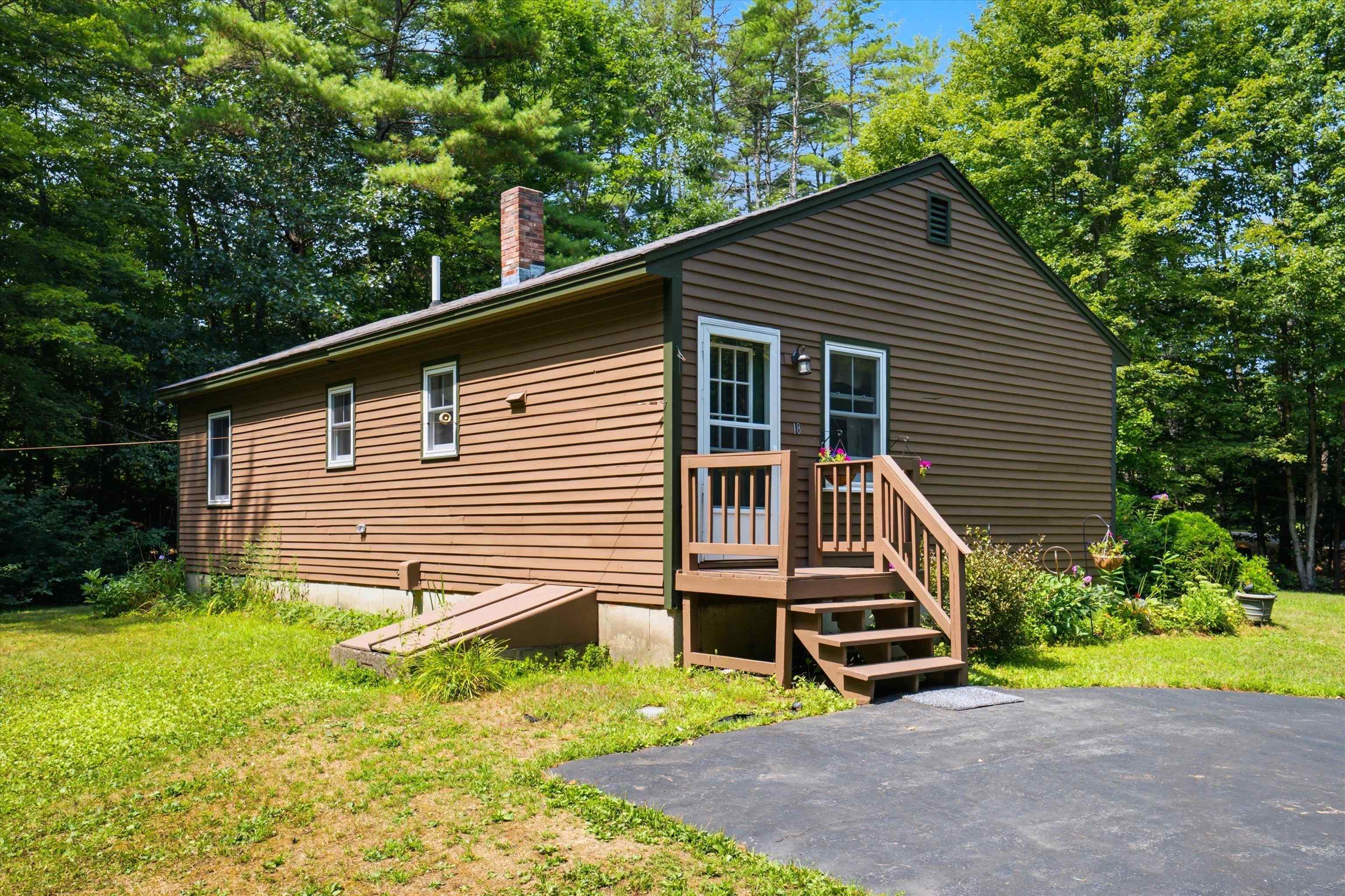 18 Goshen Dr, Loudon, NH 03307