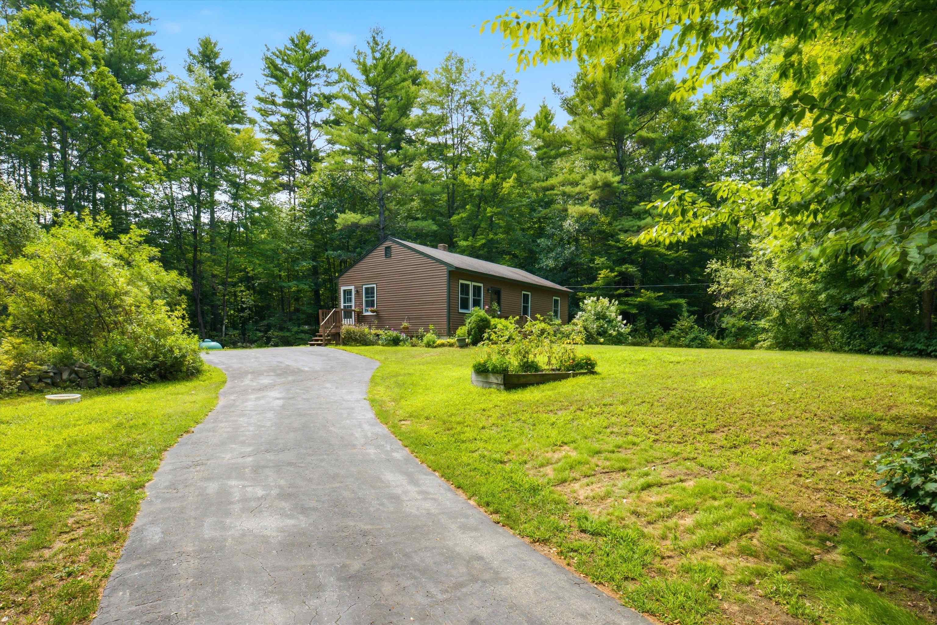 18 Goshen Dr, Loudon, NH 03307