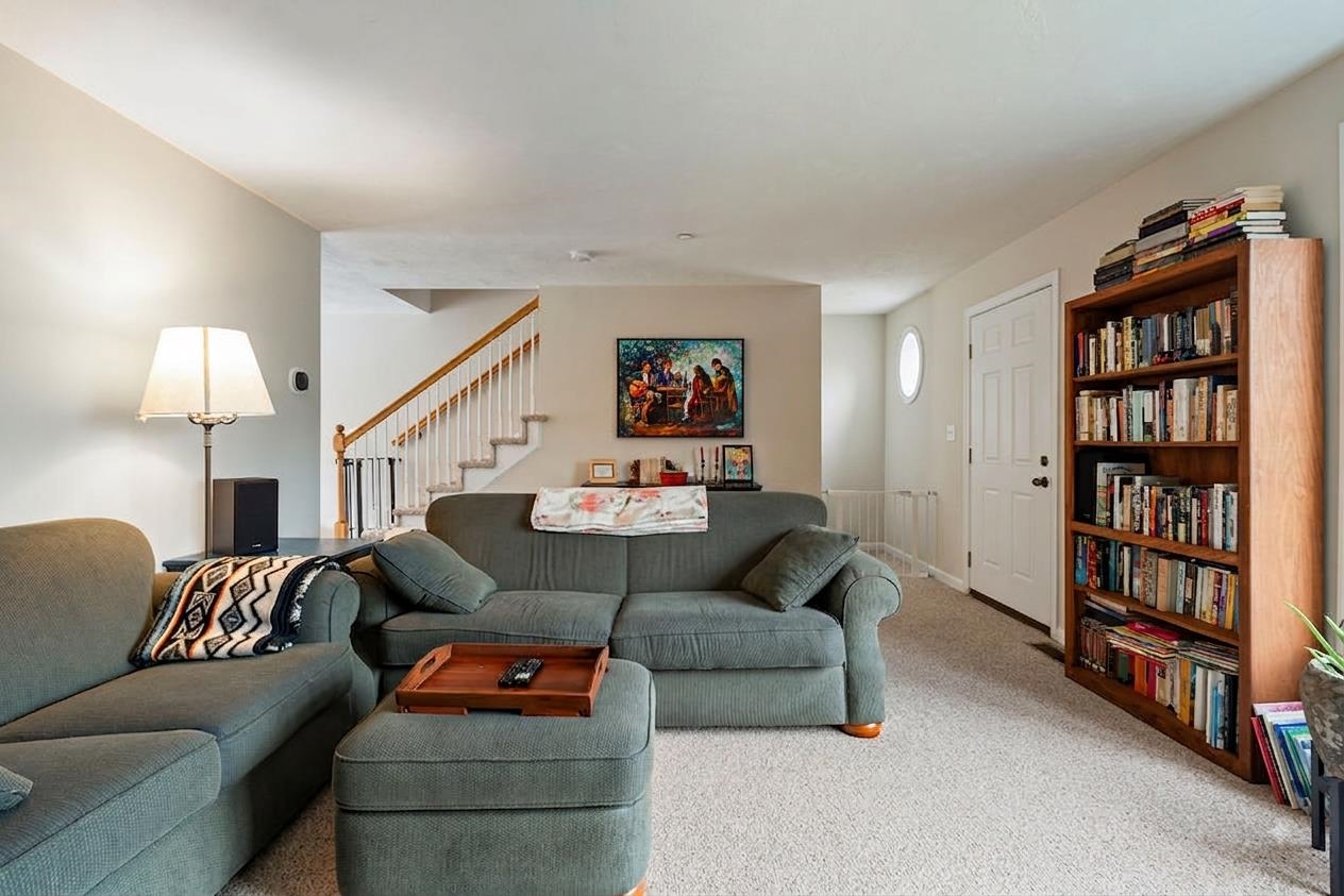 8 Footbridge Ln, Dover, NH 03820