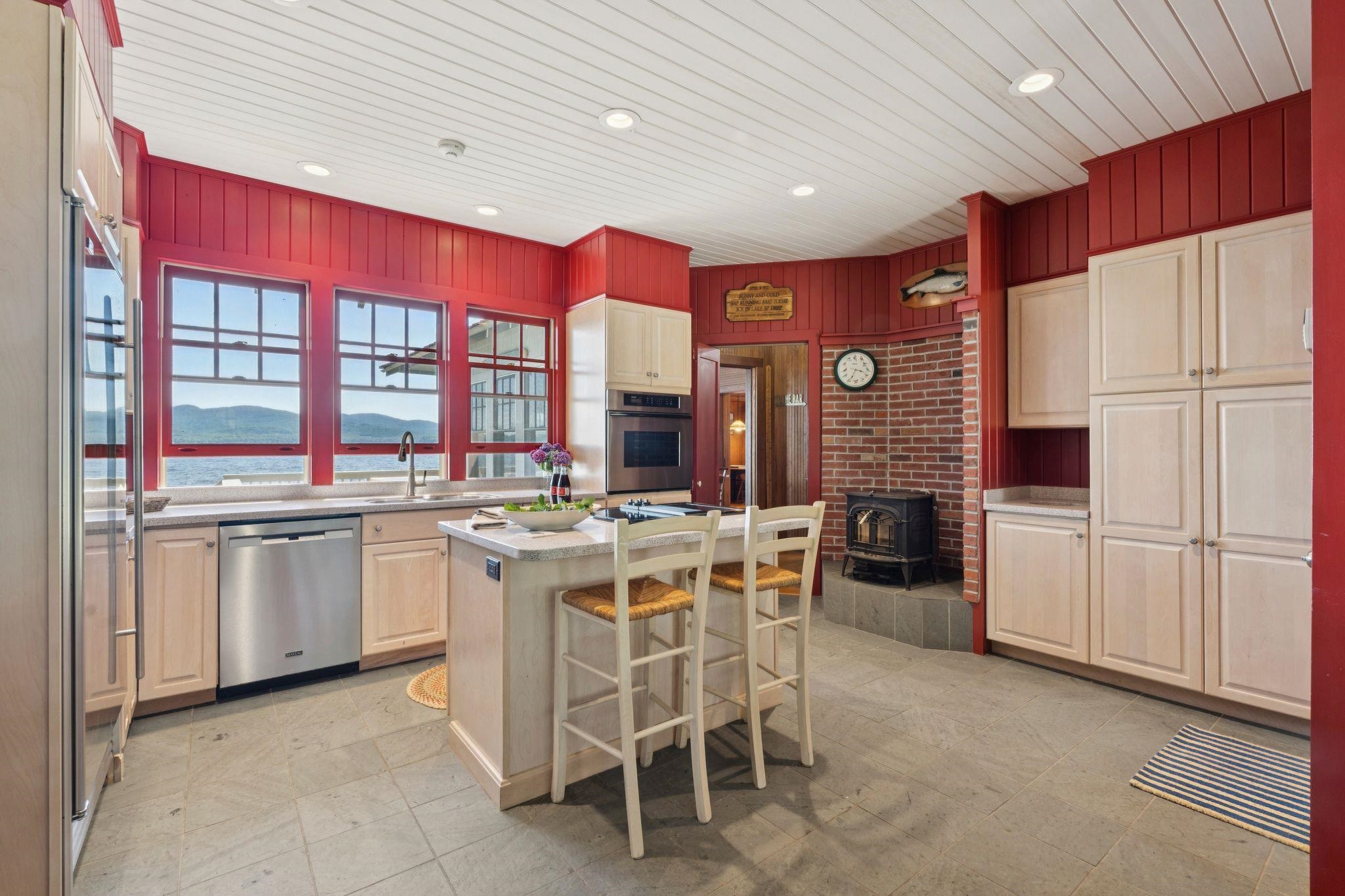 65 Tips Cove Rd, Wolfeboro, NH 03894