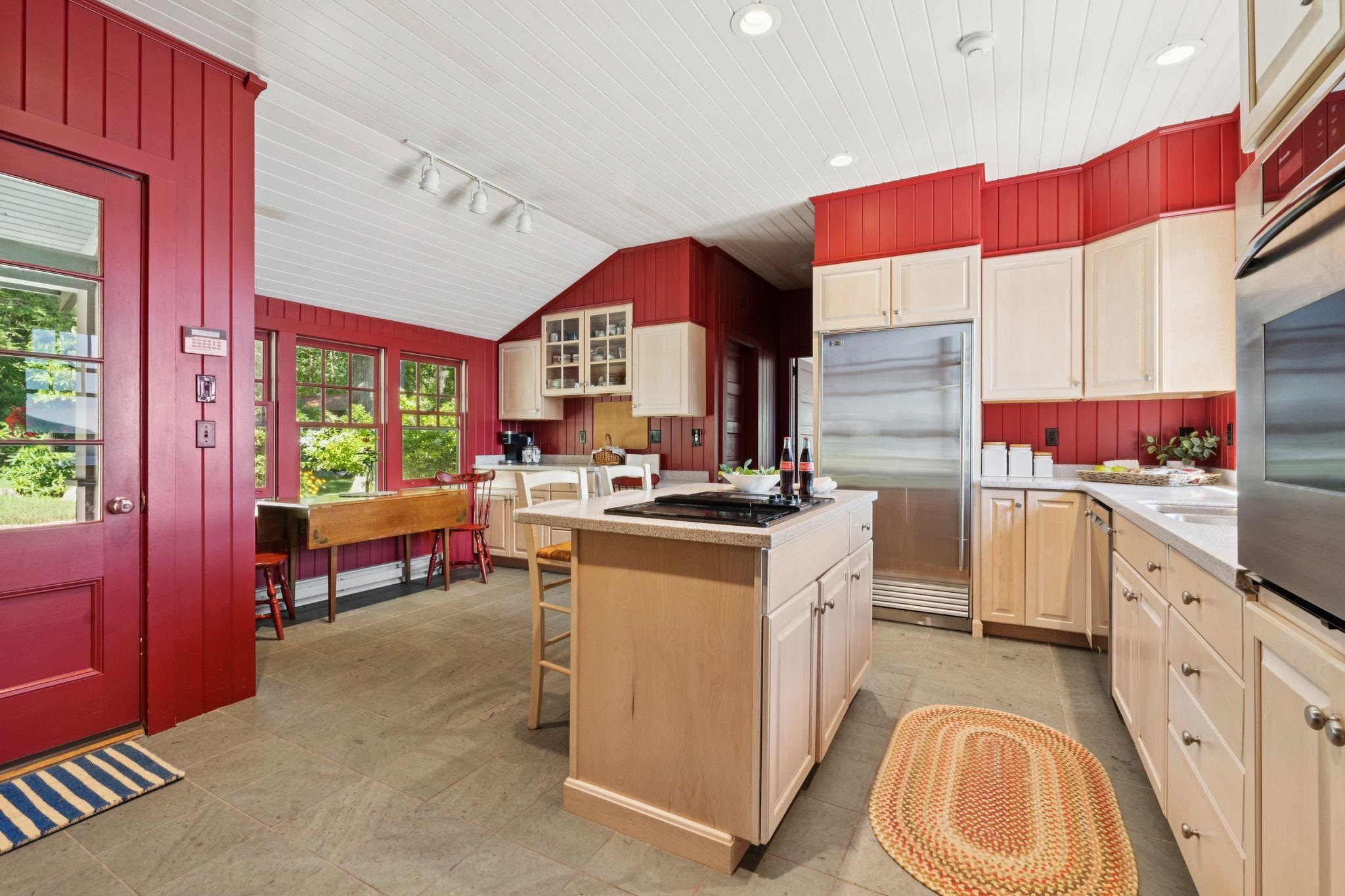 65 Tips Cove Rd, Wolfeboro, NH 03894