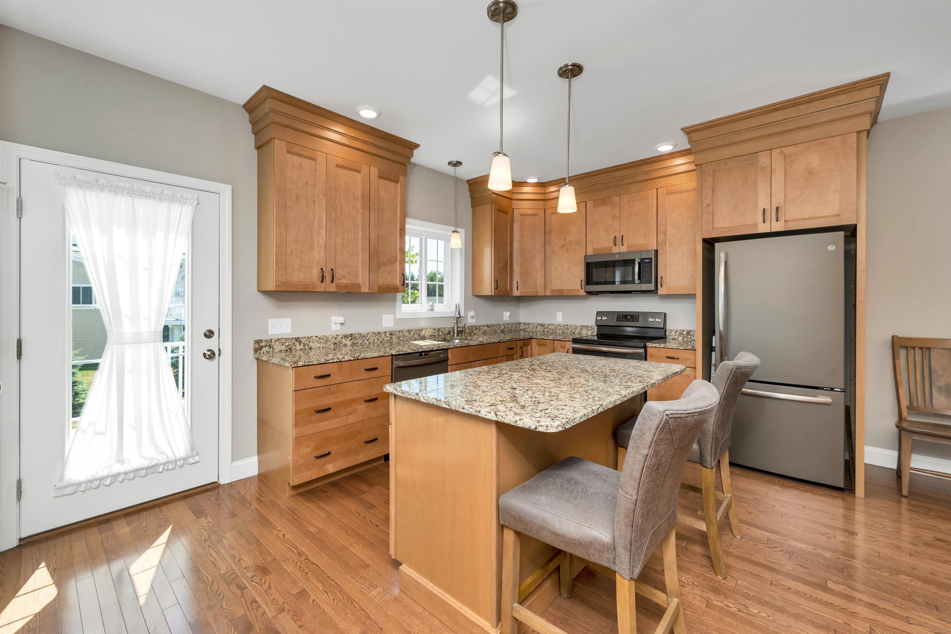 12 Toby Cir, Merrimack, NH 03054