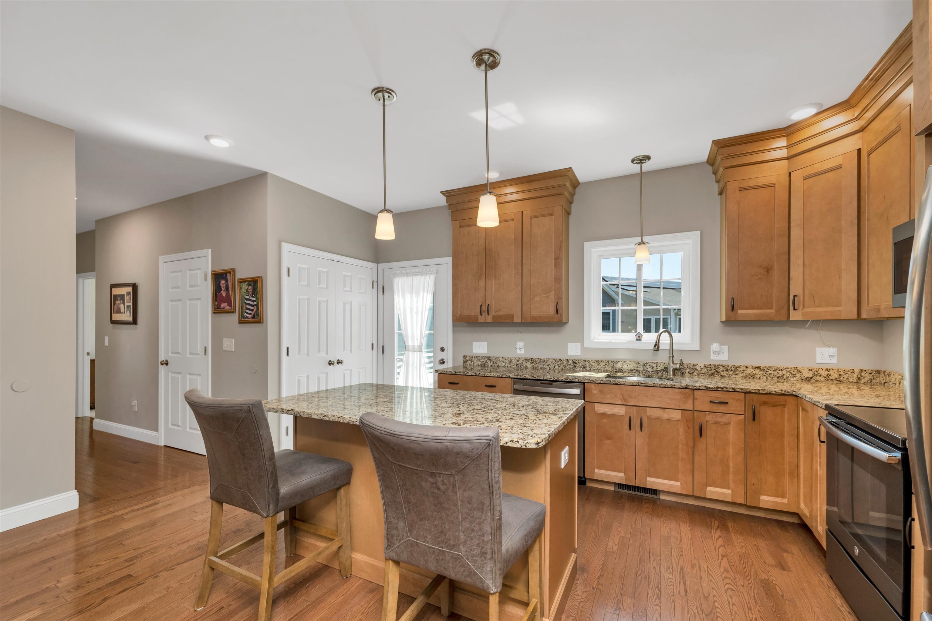 12 Toby Cir, Merrimack, NH 03054