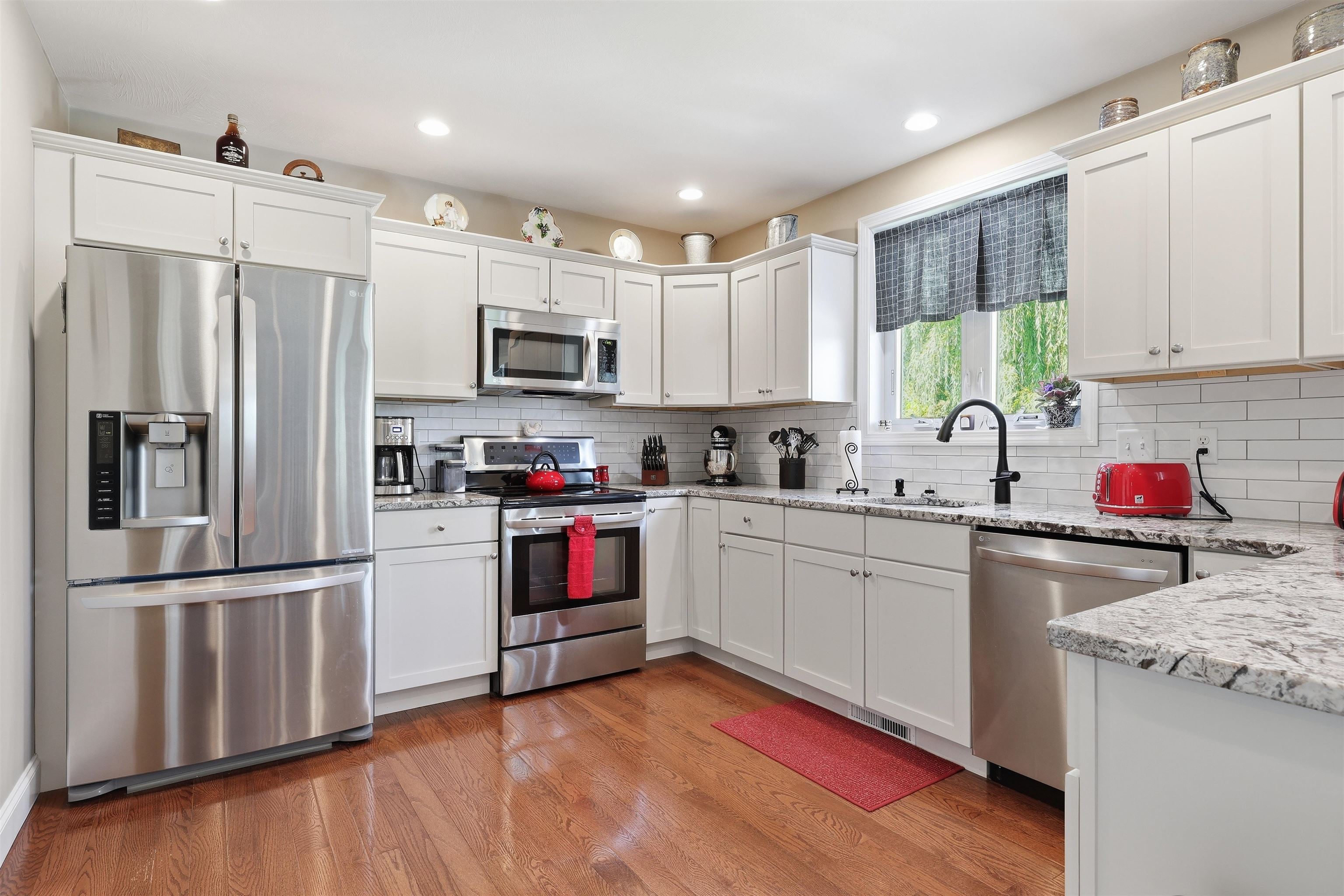 42 Diamondback Ave, Nashua, NH 03062