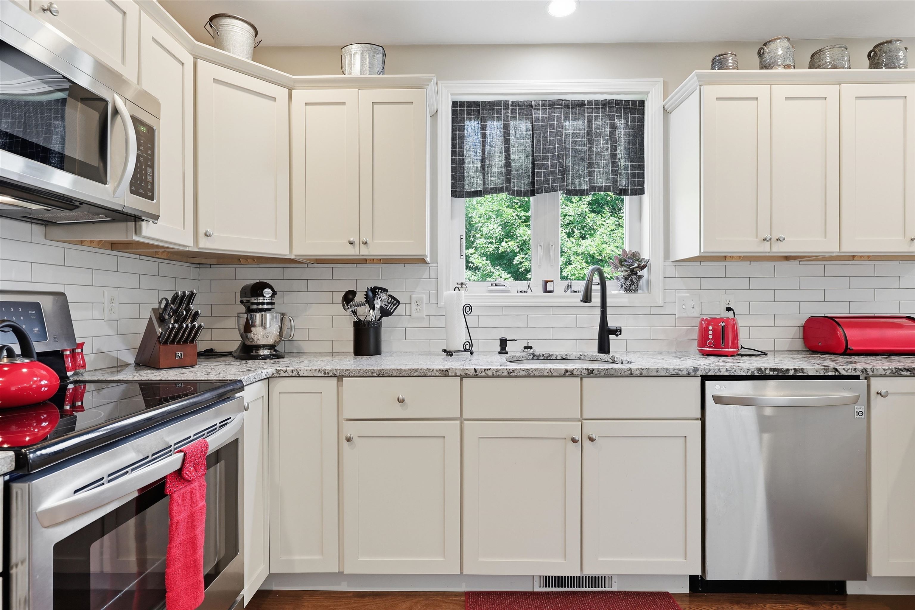 42 Diamondback Ave, Nashua, NH 03062
