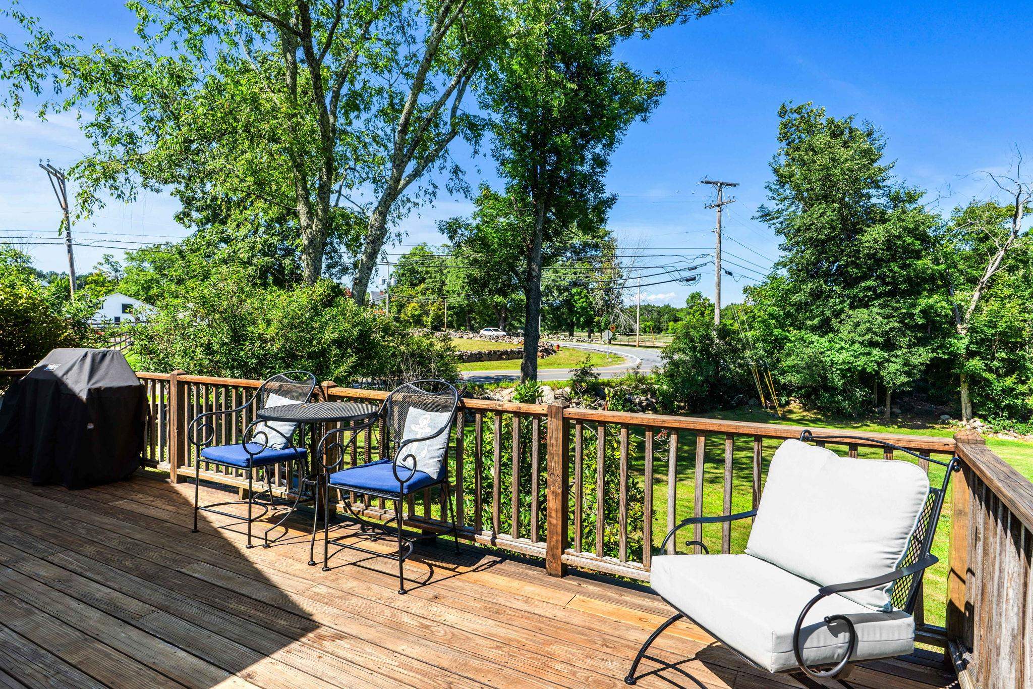 1 Meadow Ln, Atkinson, NH 03811