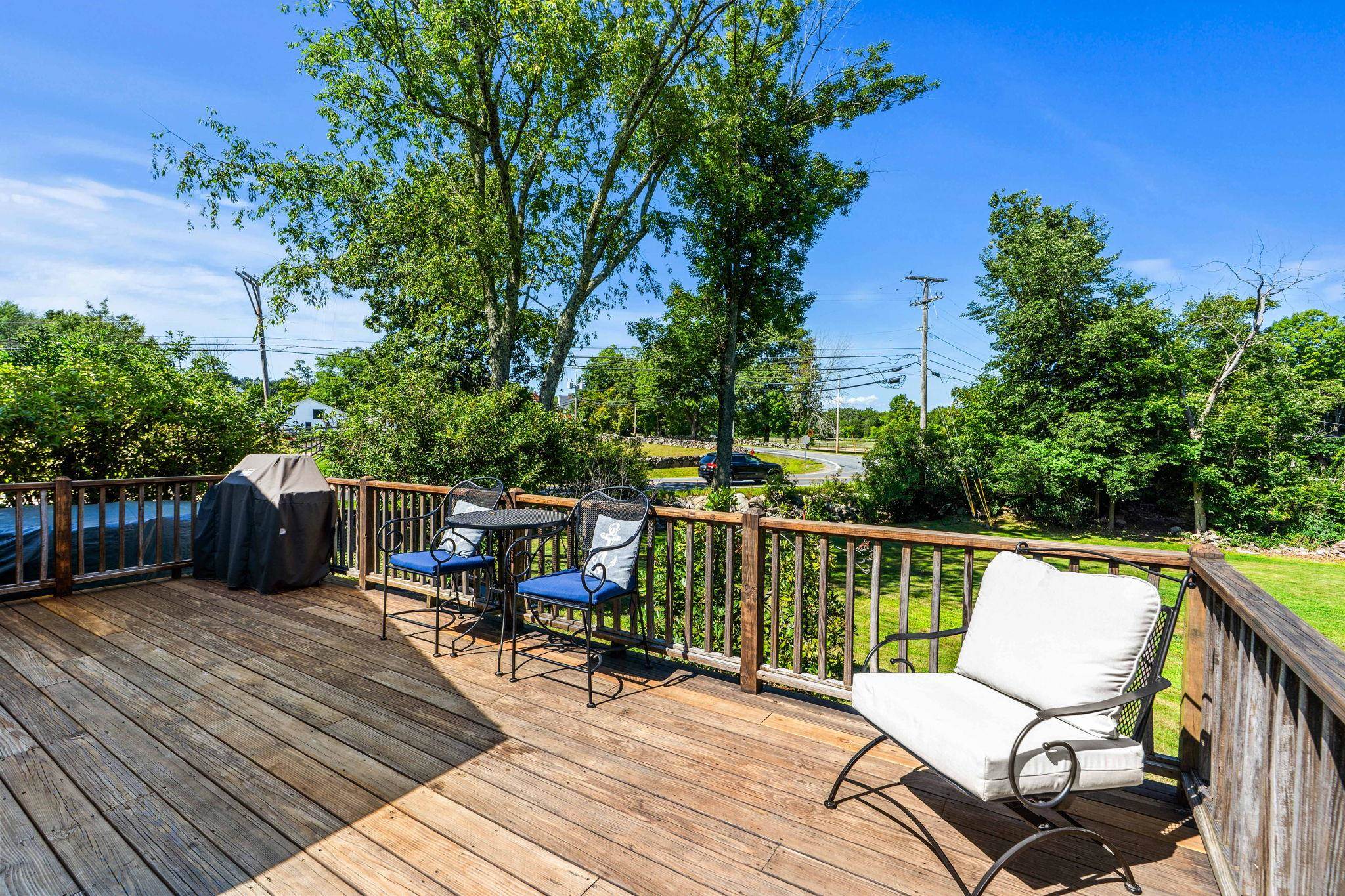 1 Meadow Ln, Atkinson, NH 03811
