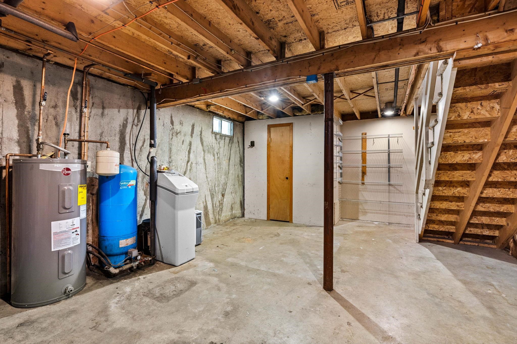 155 Irving Dr, Weare, NH 03281
