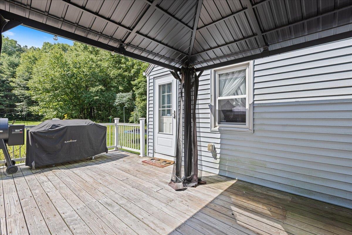14 Higgins Ave, Sandown, NH 03873